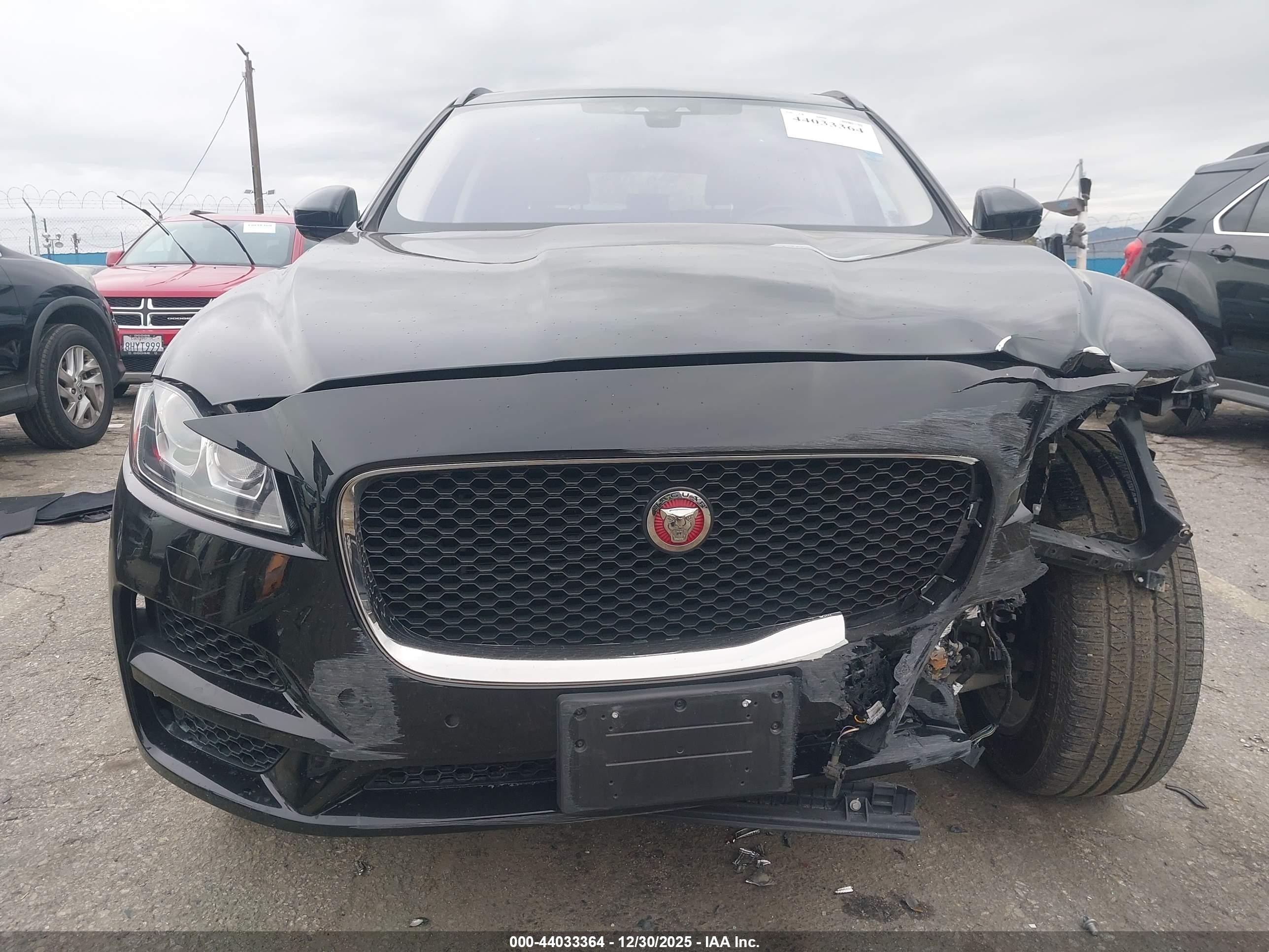 2019 Jaguar F-pace 25t Premium Черный vin: SADCJ2FX6KA396768