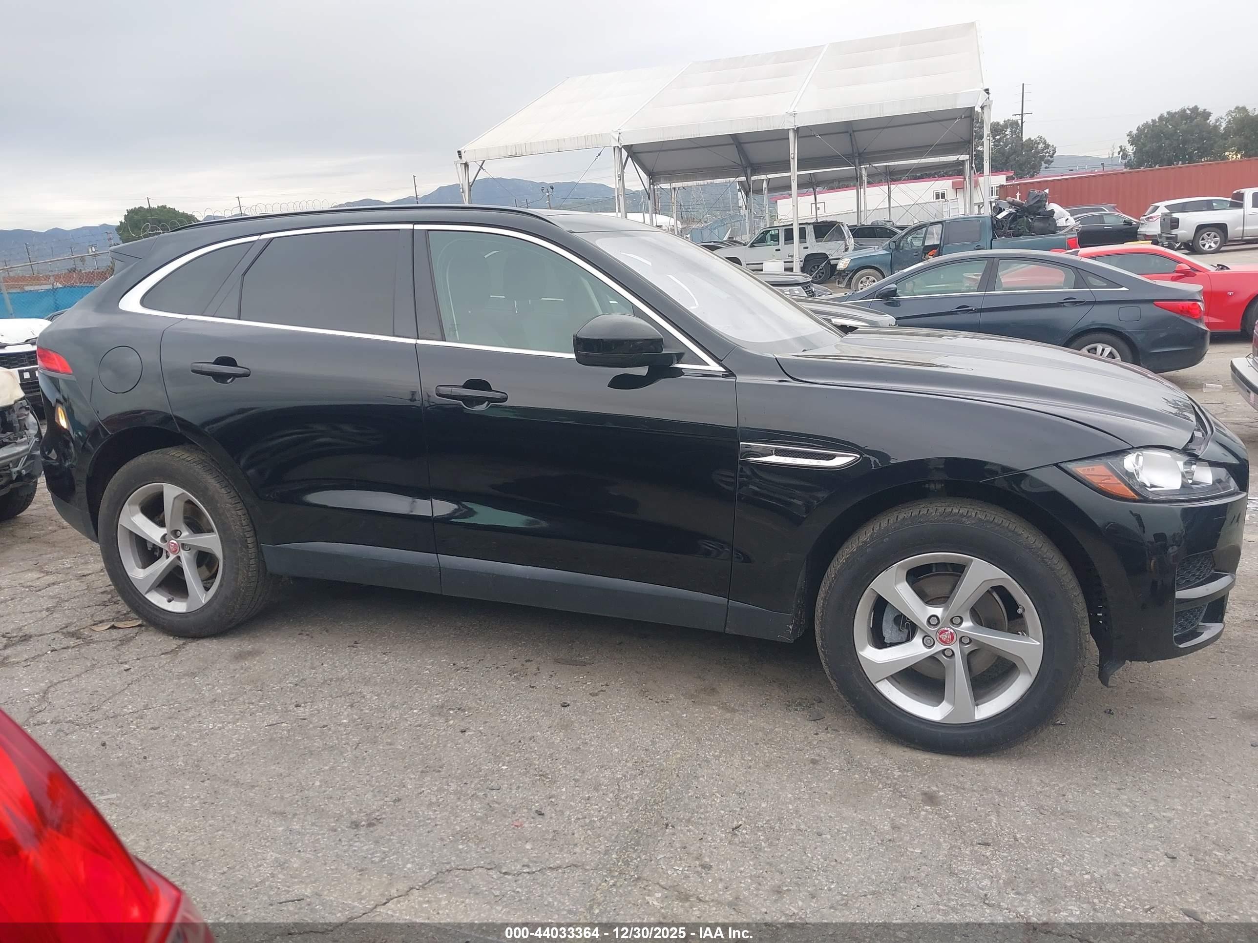 2019 Jaguar F-pace 25t Premium Черный vin: SADCJ2FX6KA396768