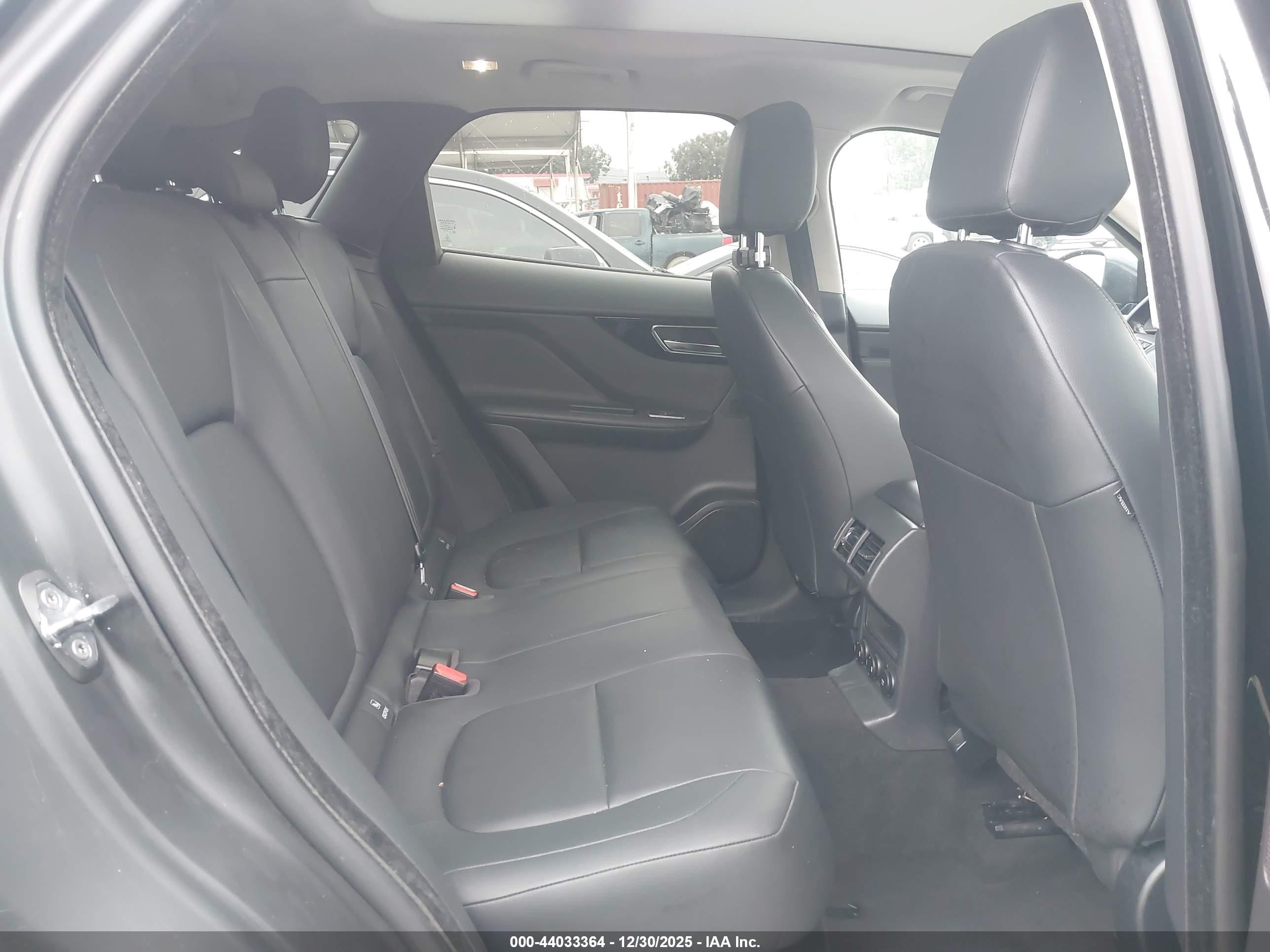 2019 Jaguar F-pace 25t Premium Черный vin: SADCJ2FX6KA396768
