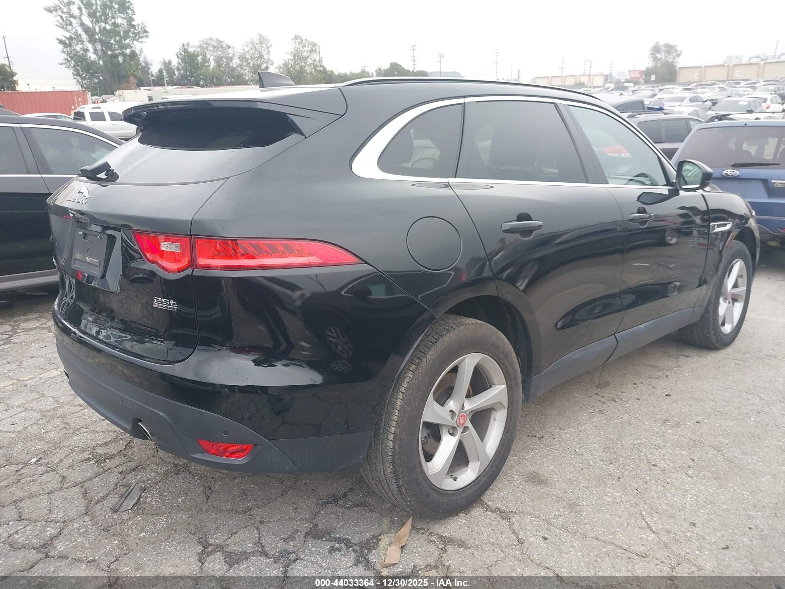2019 Jaguar F-pace 25t Premium Черный vin: SADCJ2FX6KA396768