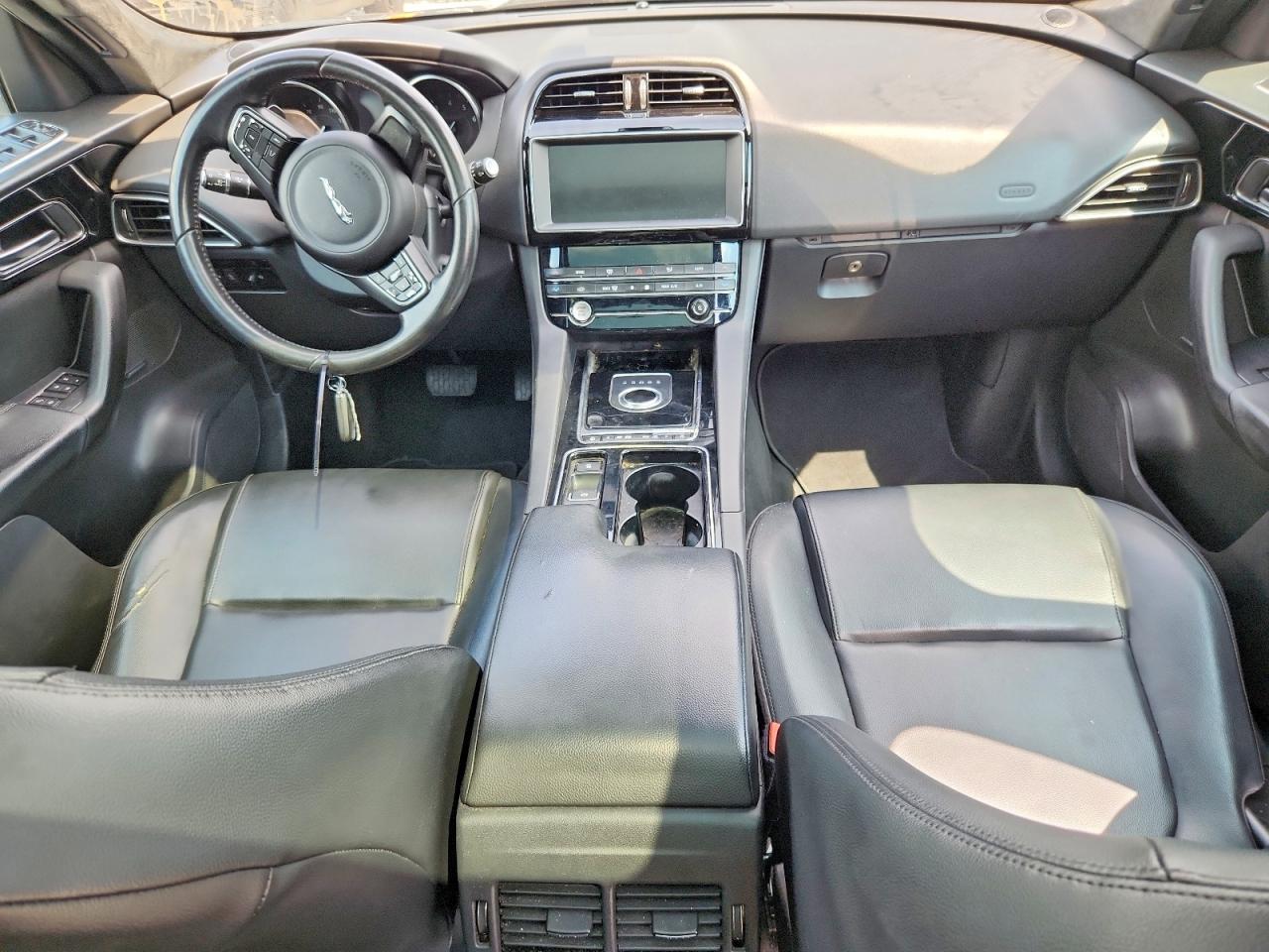 2020 Jaguar F-pace Premium Black vin: SADCJ2FXXLA618696