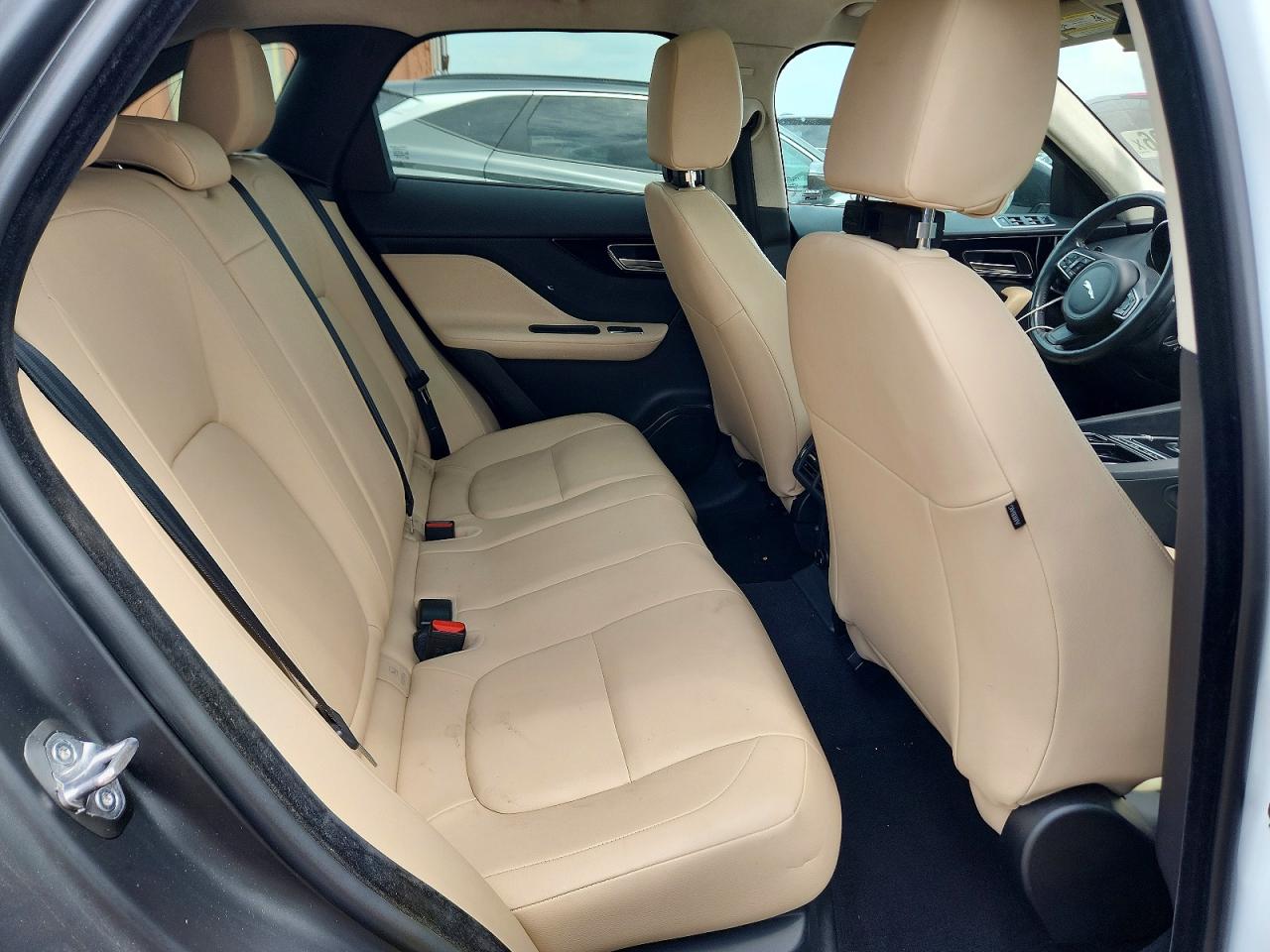 2020 Jaguar F-pace Premium White vin: SADCJ2FXXLA648331