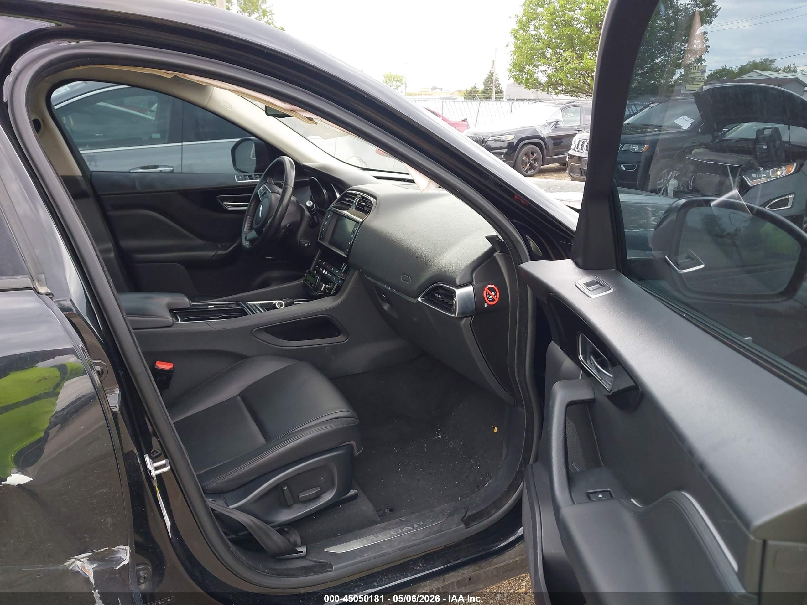 2018 Jaguar F-pace 30t Premium Черный vin: SADCJ2GX6JA235253