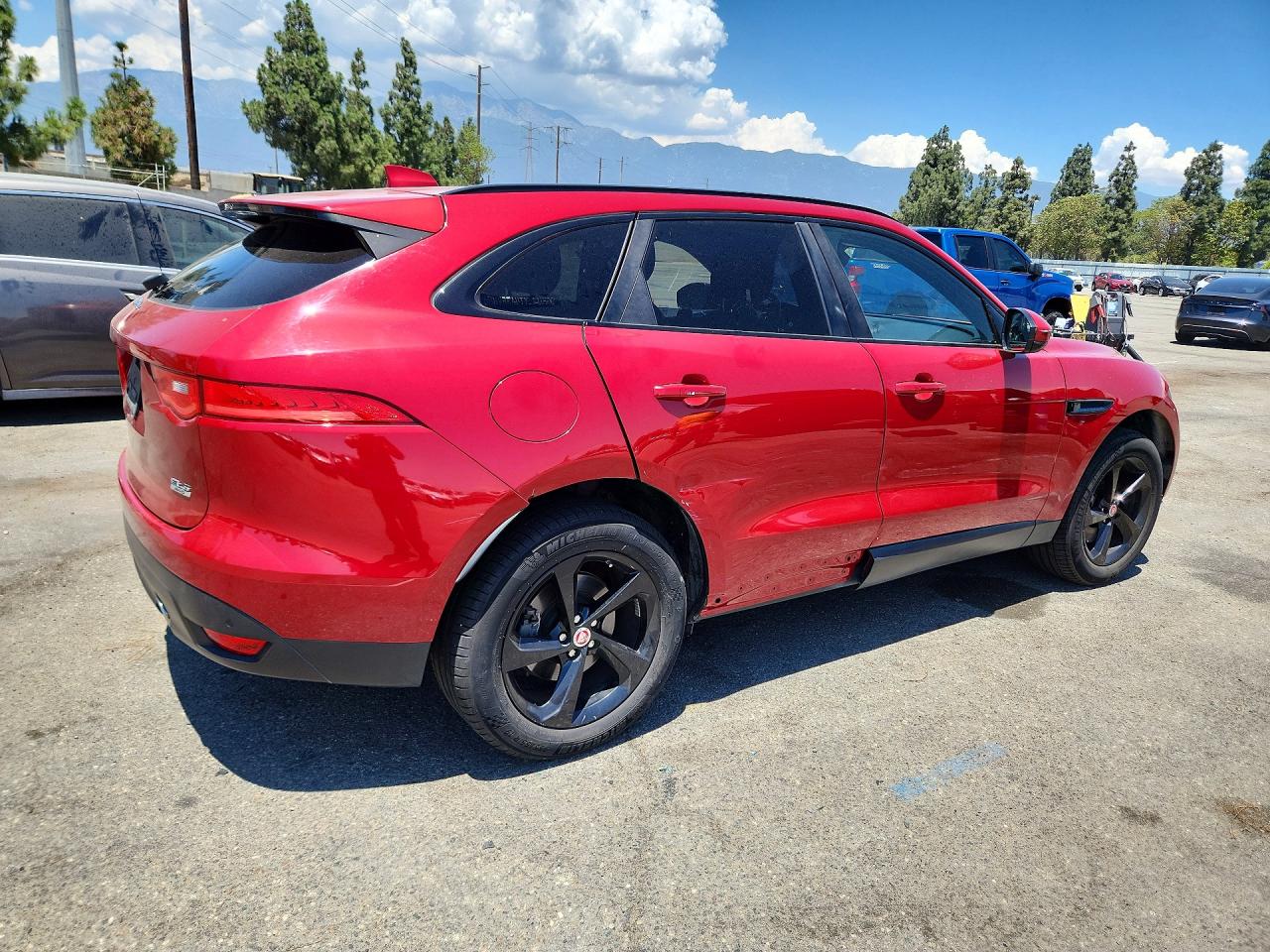 2017 Jaguar F-pace Prestige Red vin: SADCK2BV1HA894760
