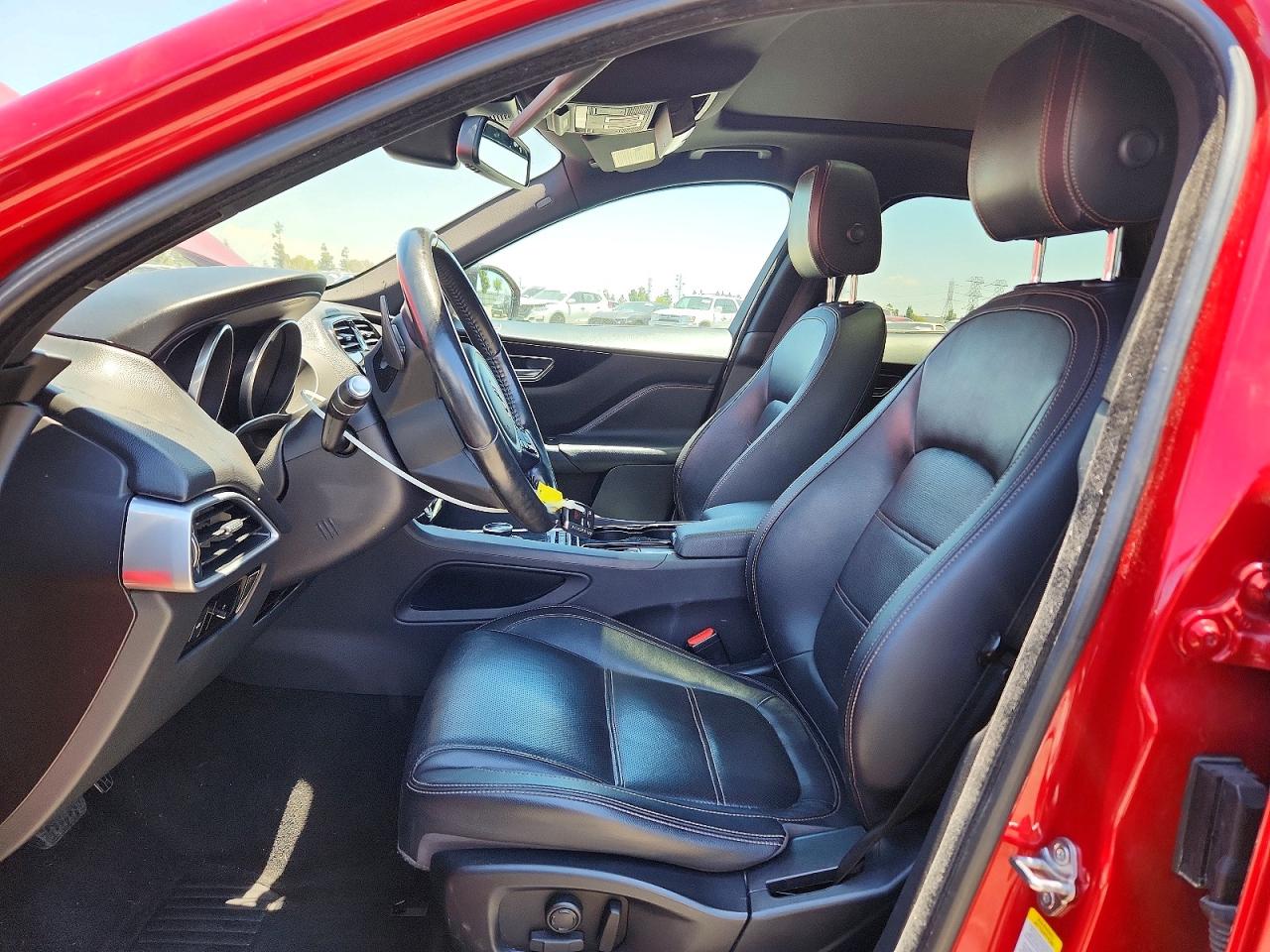 2017 Jaguar F-pace Prestige Red vin: SADCK2BV1HA894760