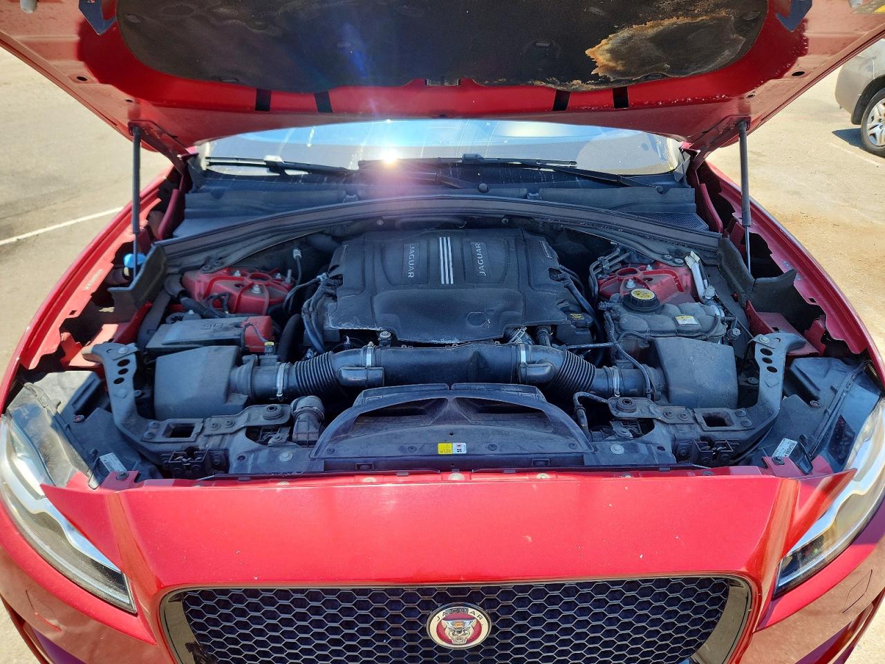 2017 Jaguar F-pace Prestige Red vin: SADCK2BV1HA894760