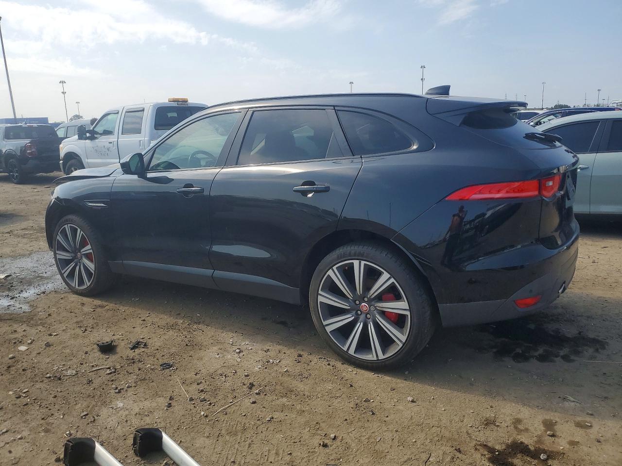 2017 Jaguar F-pace Prestige Black vin: SADCK2BV2HA880415