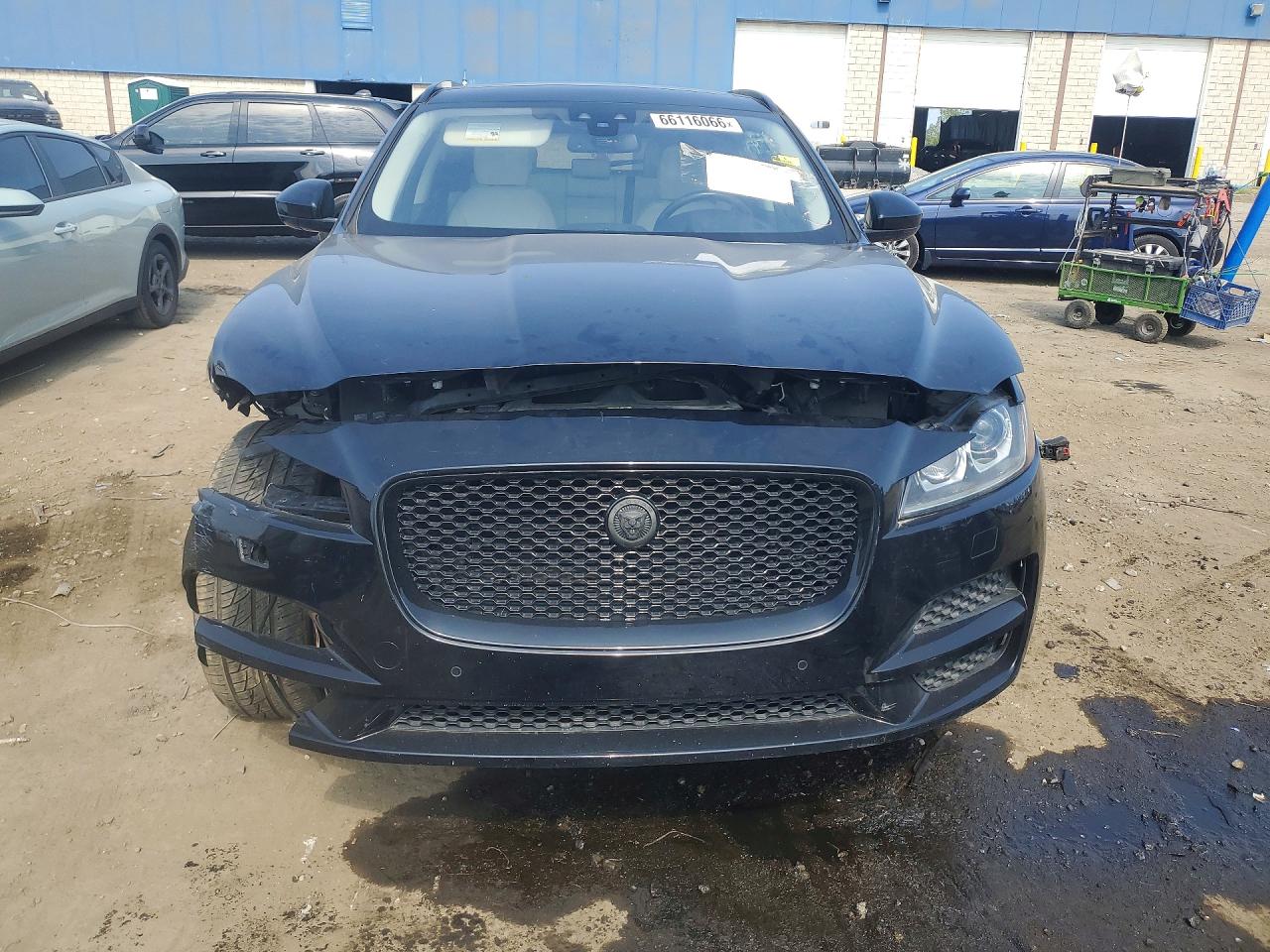 2017 Jaguar F-pace Prestige Black vin: SADCK2BV2HA880415