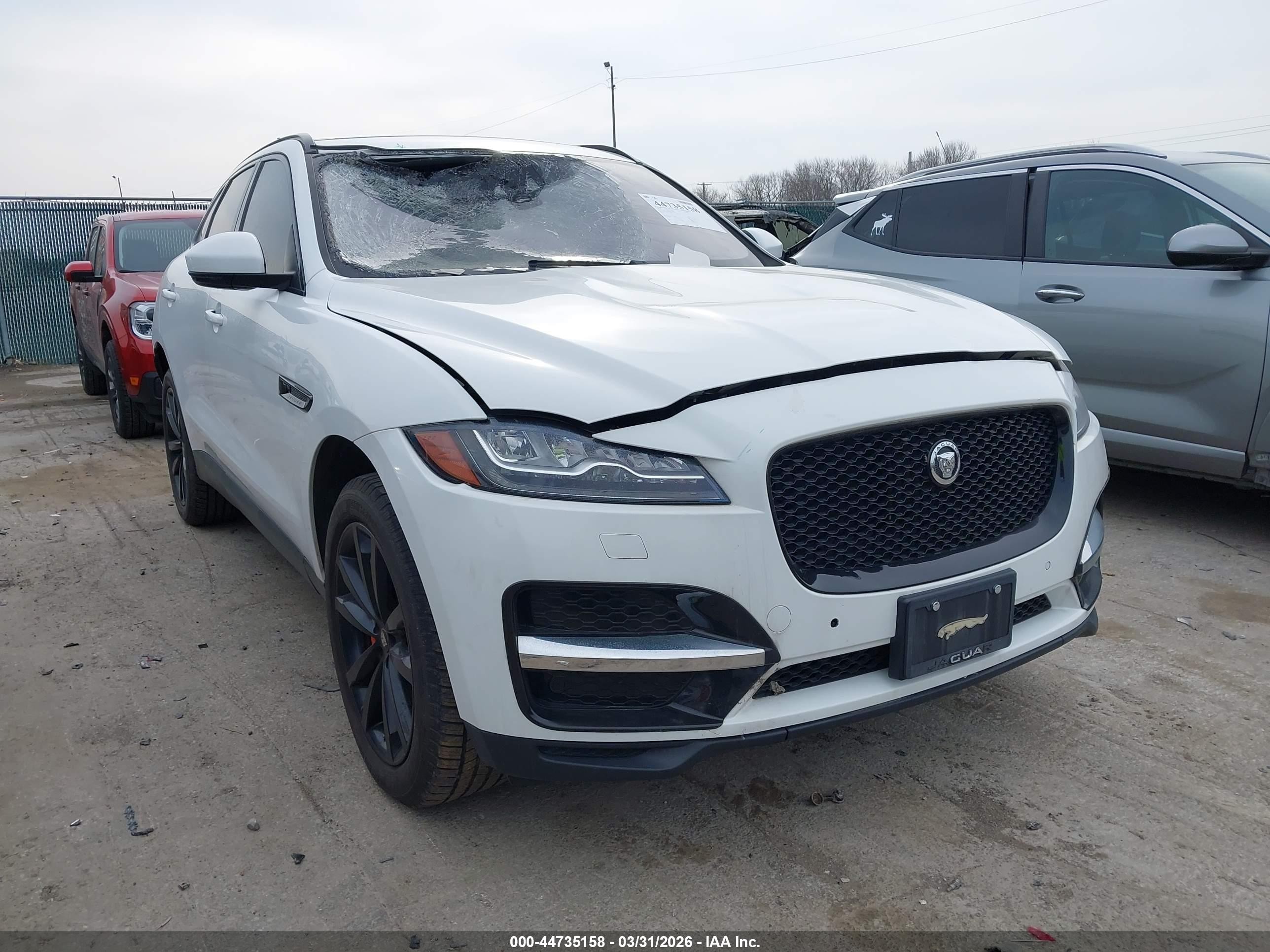 2017 Jaguar F-pace 35t Prestige White vin: SADCK2BV5HA491302
