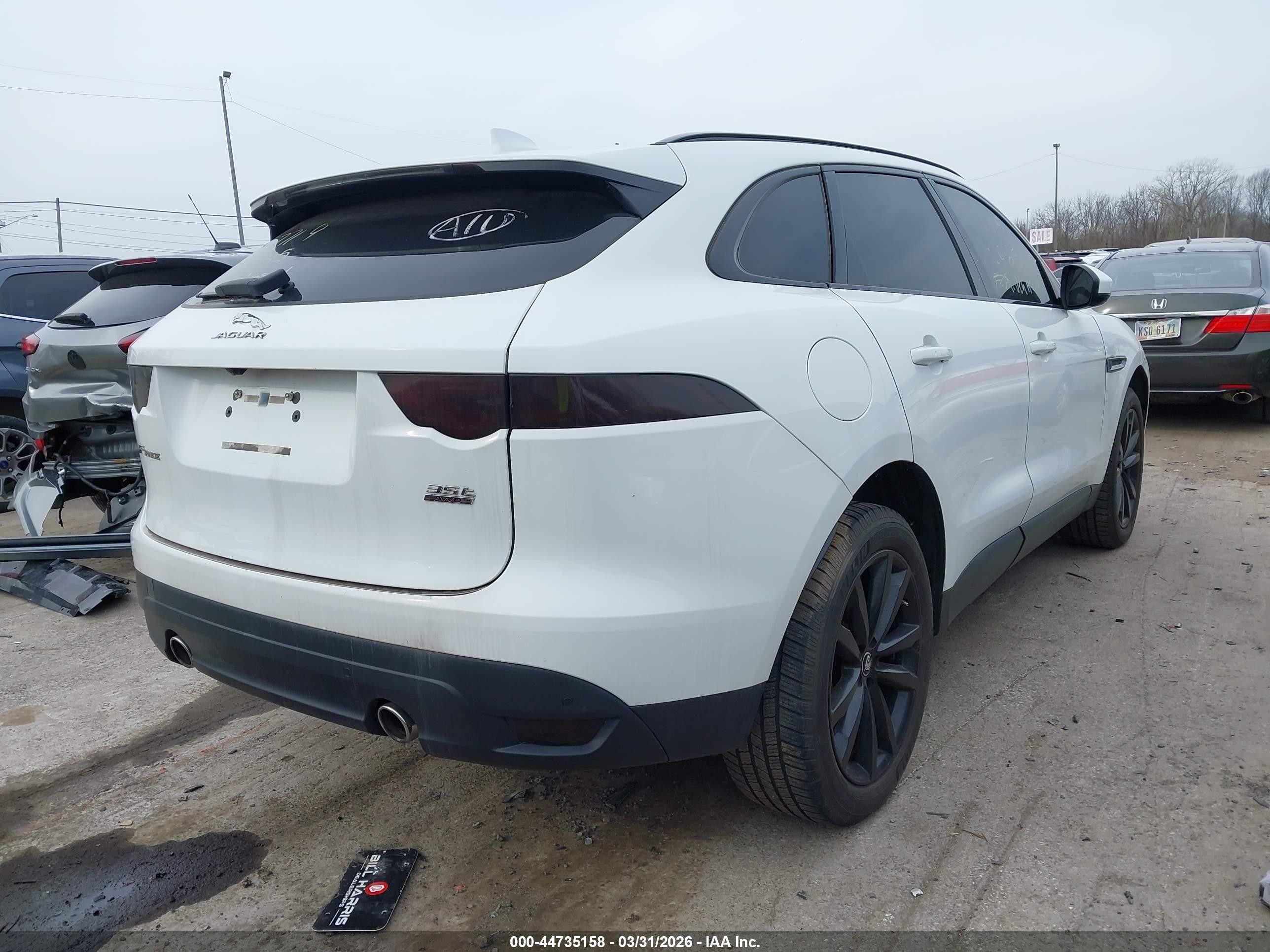 2017 Jaguar F-pace 35t Prestige White vin: SADCK2BV5HA491302