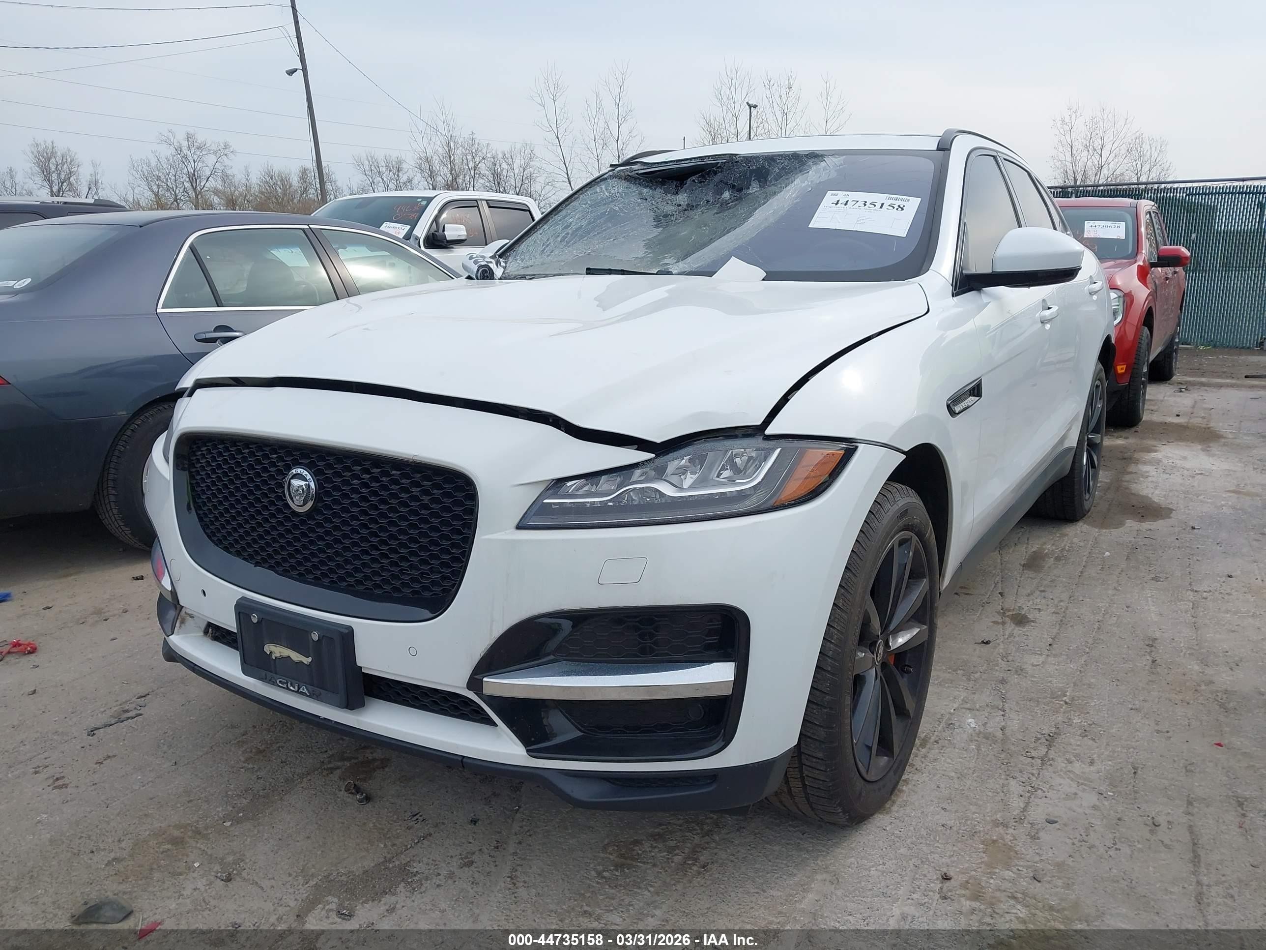 2017 Jaguar F-pace 35t Prestige White vin: SADCK2BV5HA491302
