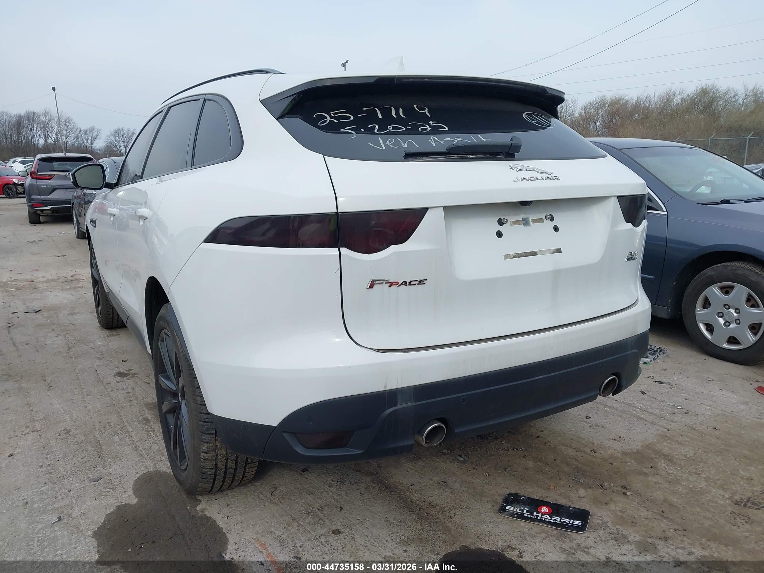 2017 Jaguar F-pace 35t Prestige White vin: SADCK2BV5HA491302