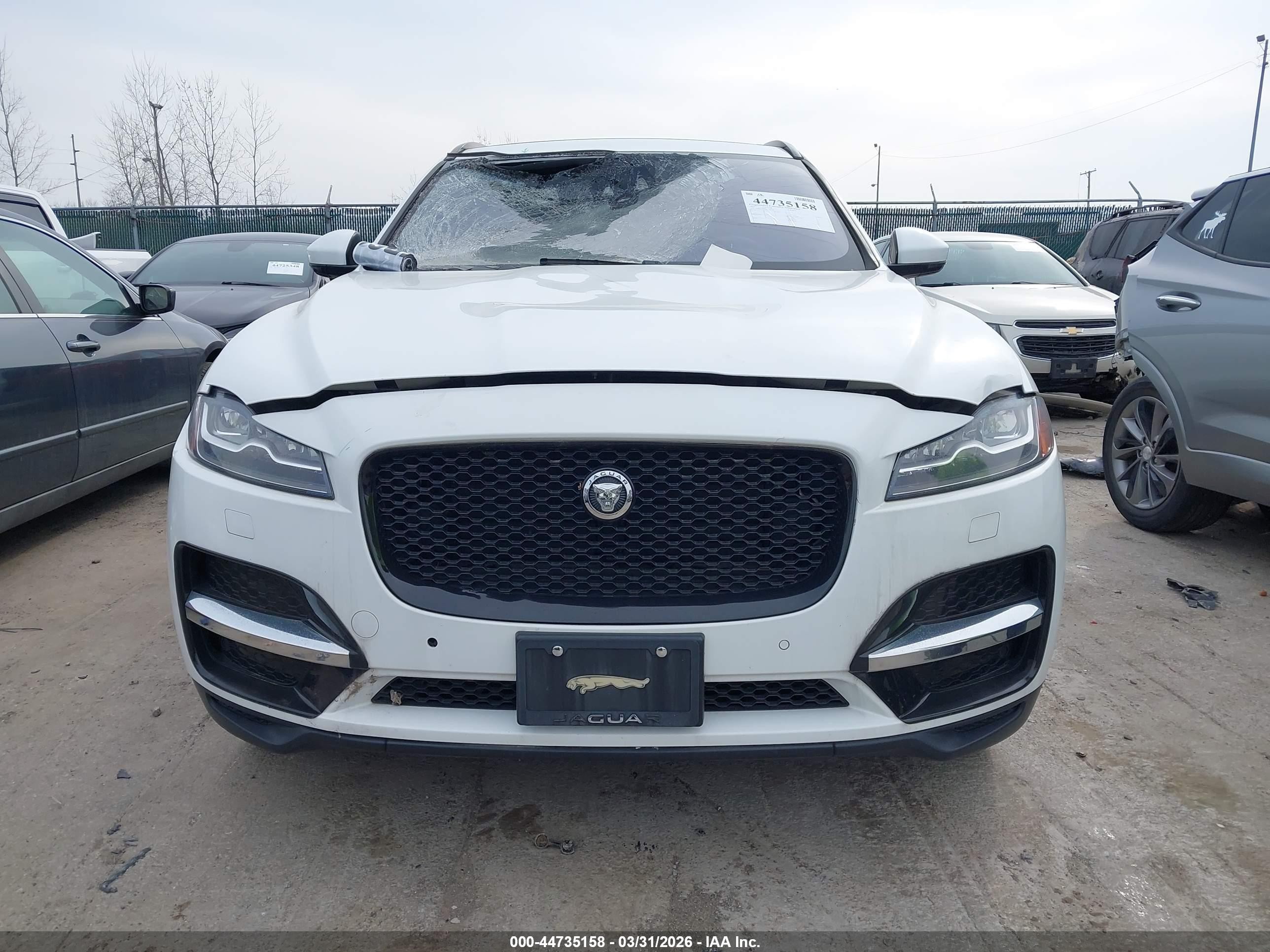 2017 Jaguar F-pace 35t Prestige White vin: SADCK2BV5HA491302