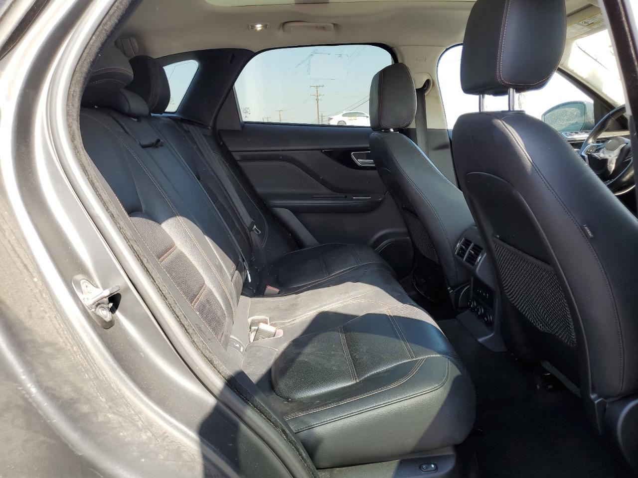 2018 Jaguar F-pace Prestige Красный vin: SADCK2GX6JA281307