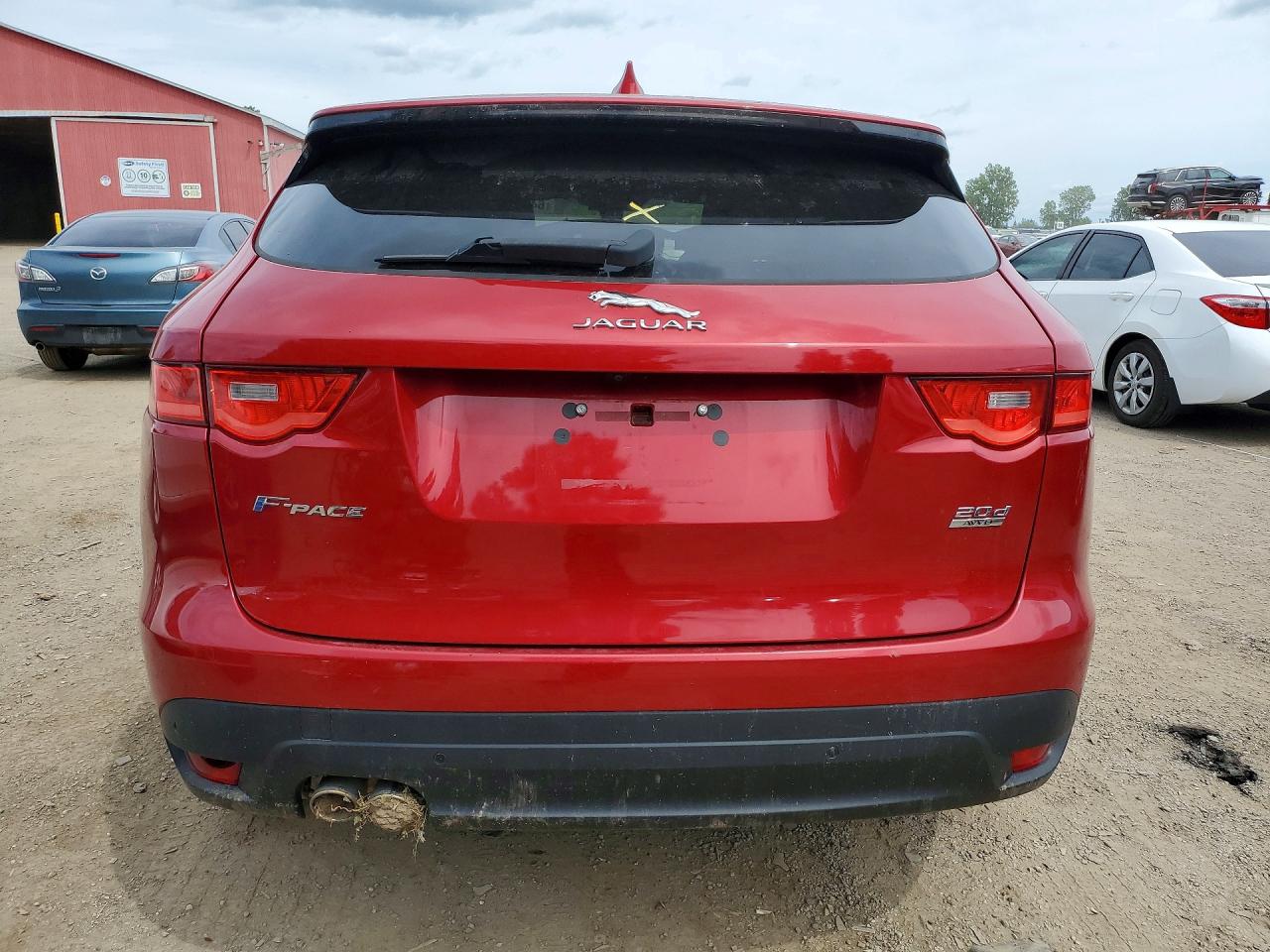 2017 Jaguar F-pace R - Sport Red vin: SADCL2BN1HA093176