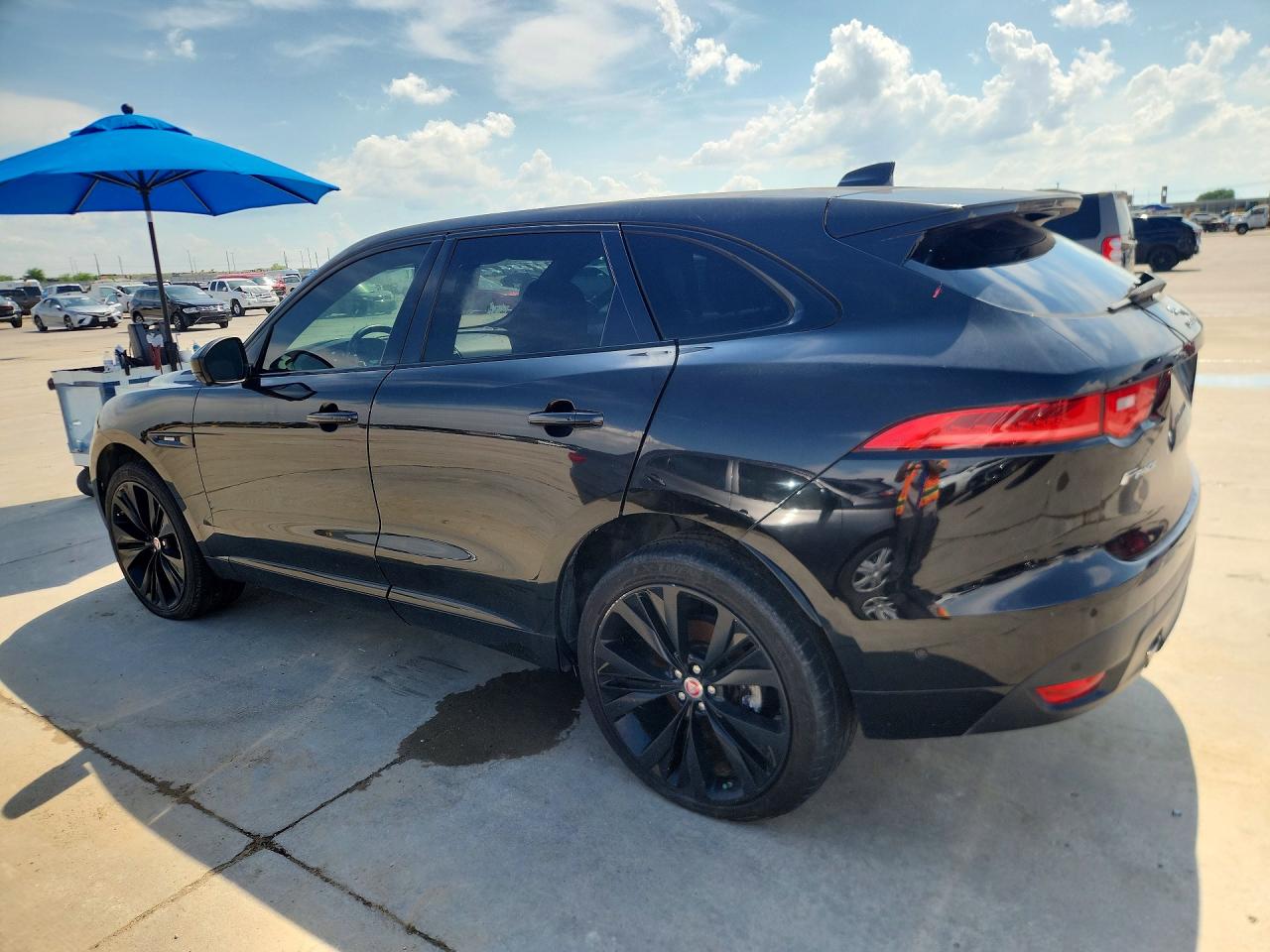 2017 Jaguar F-pace R - Sport Black vin: SADCL2BV3HA058087