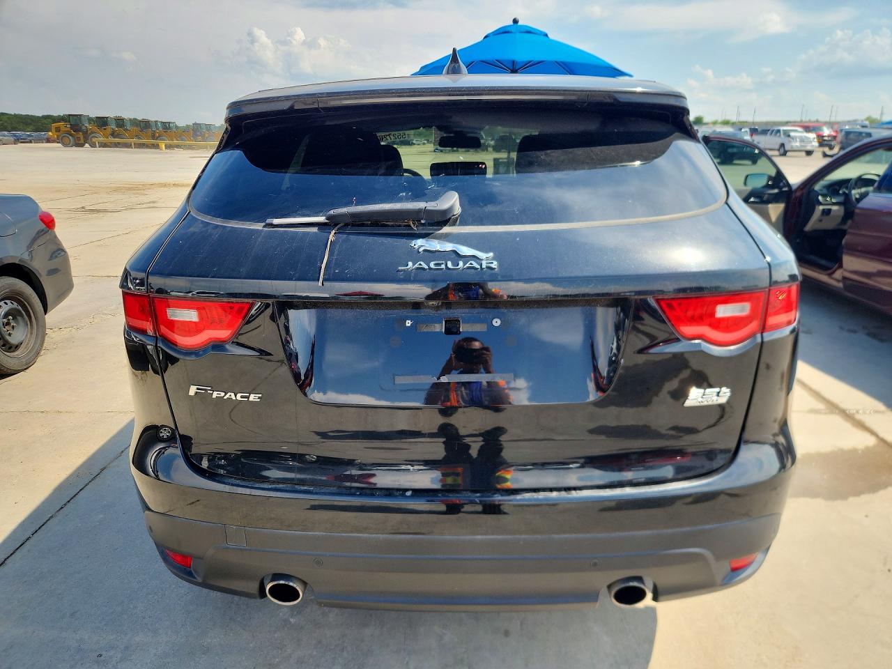 2017 Jaguar F-pace R - Sport Black vin: SADCL2BV3HA058087