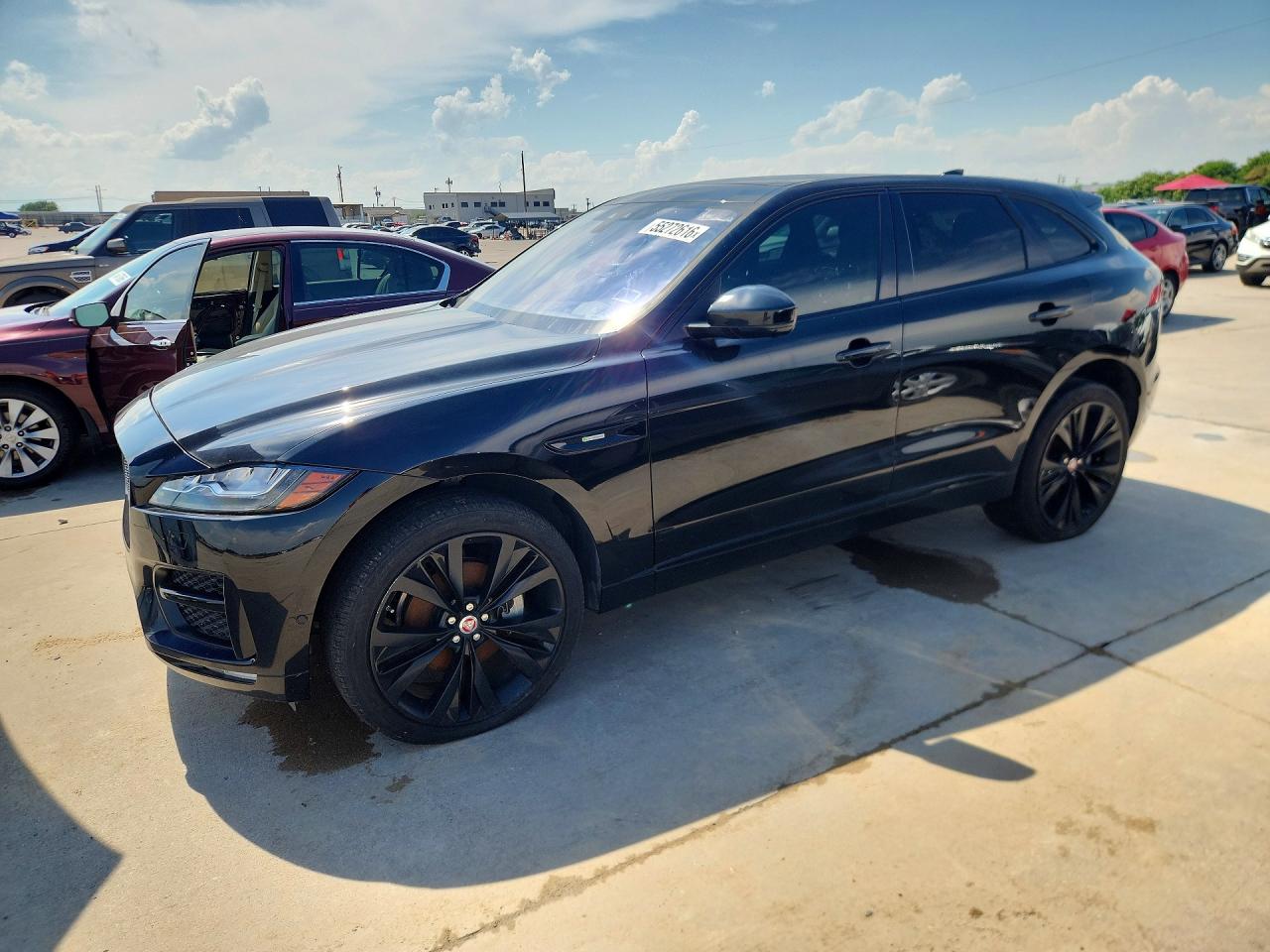 2017 Jaguar F-pace R - Sport Black vin: SADCL2BV3HA058087