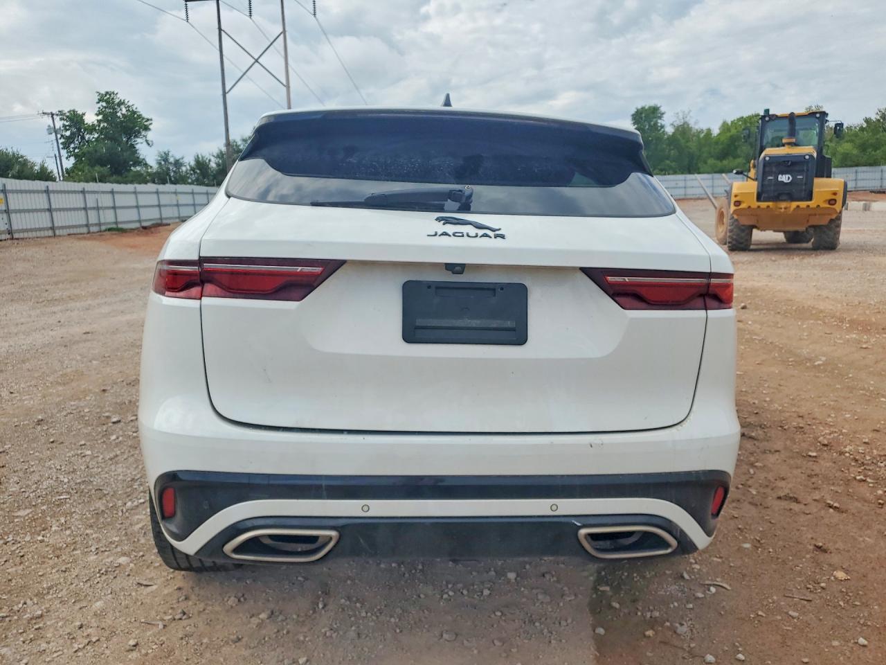 2024 Jaguar F-pace R-dynamic S White vin: SADCT2FU9RA732018