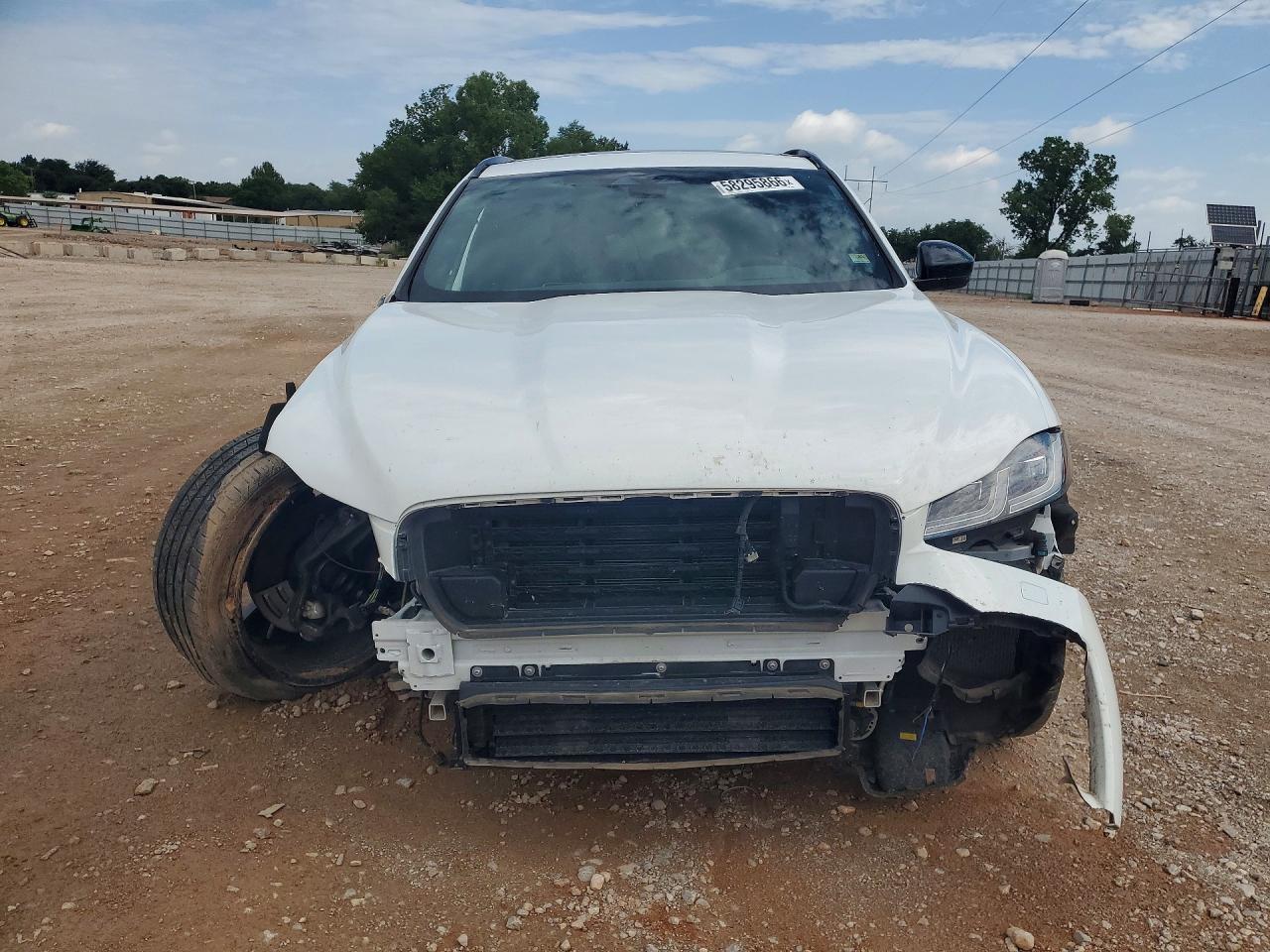 2024 Jaguar F-pace R-dynamic S White vin: SADCT2FU9RA732018