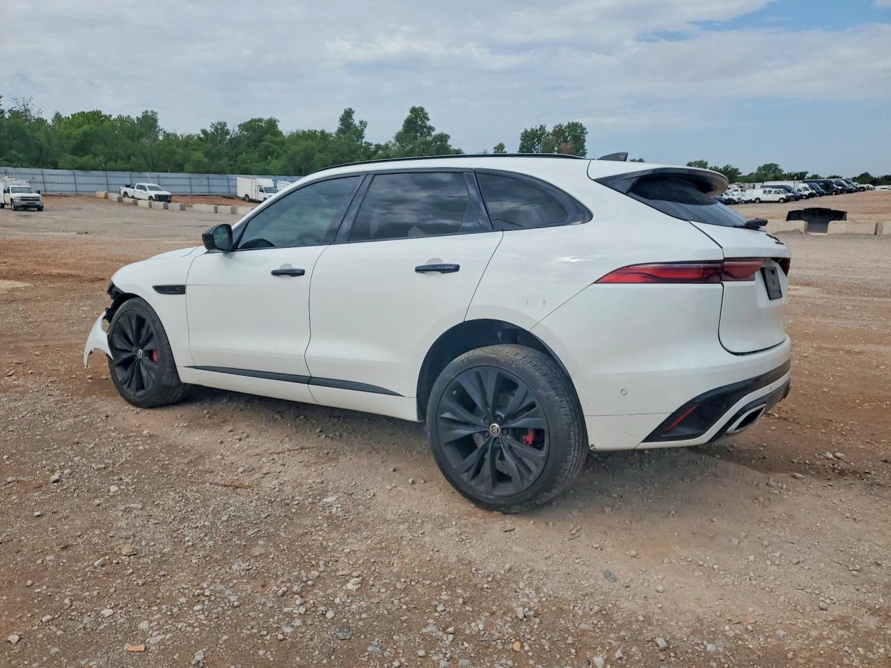 2024 Jaguar F-pace R-dynamic S White vin: SADCT2FU9RA732018