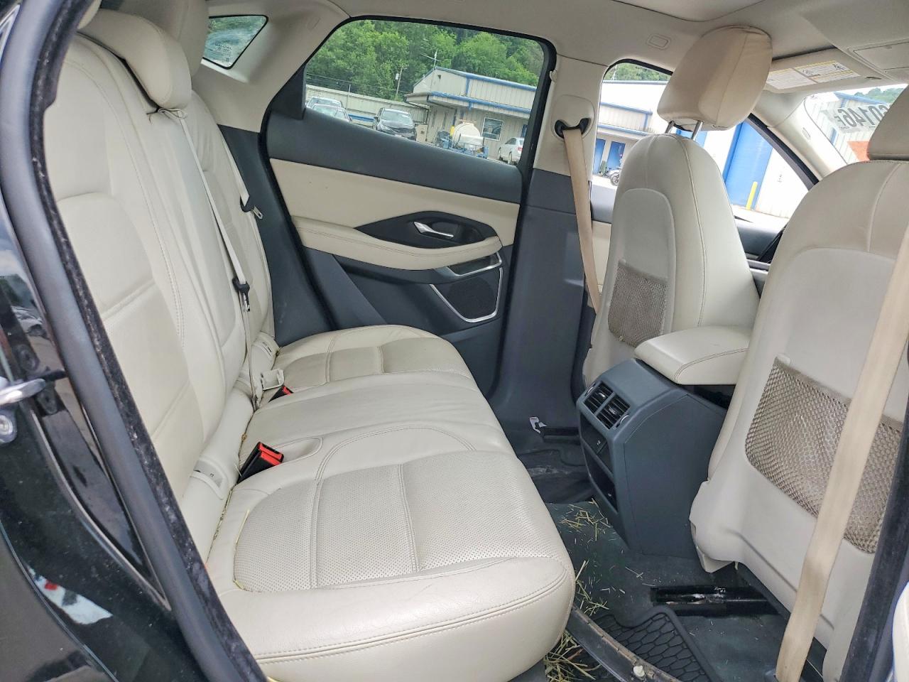2020 Jaguar E-pace Se Black vin: SADFP2FXXL1Z83651