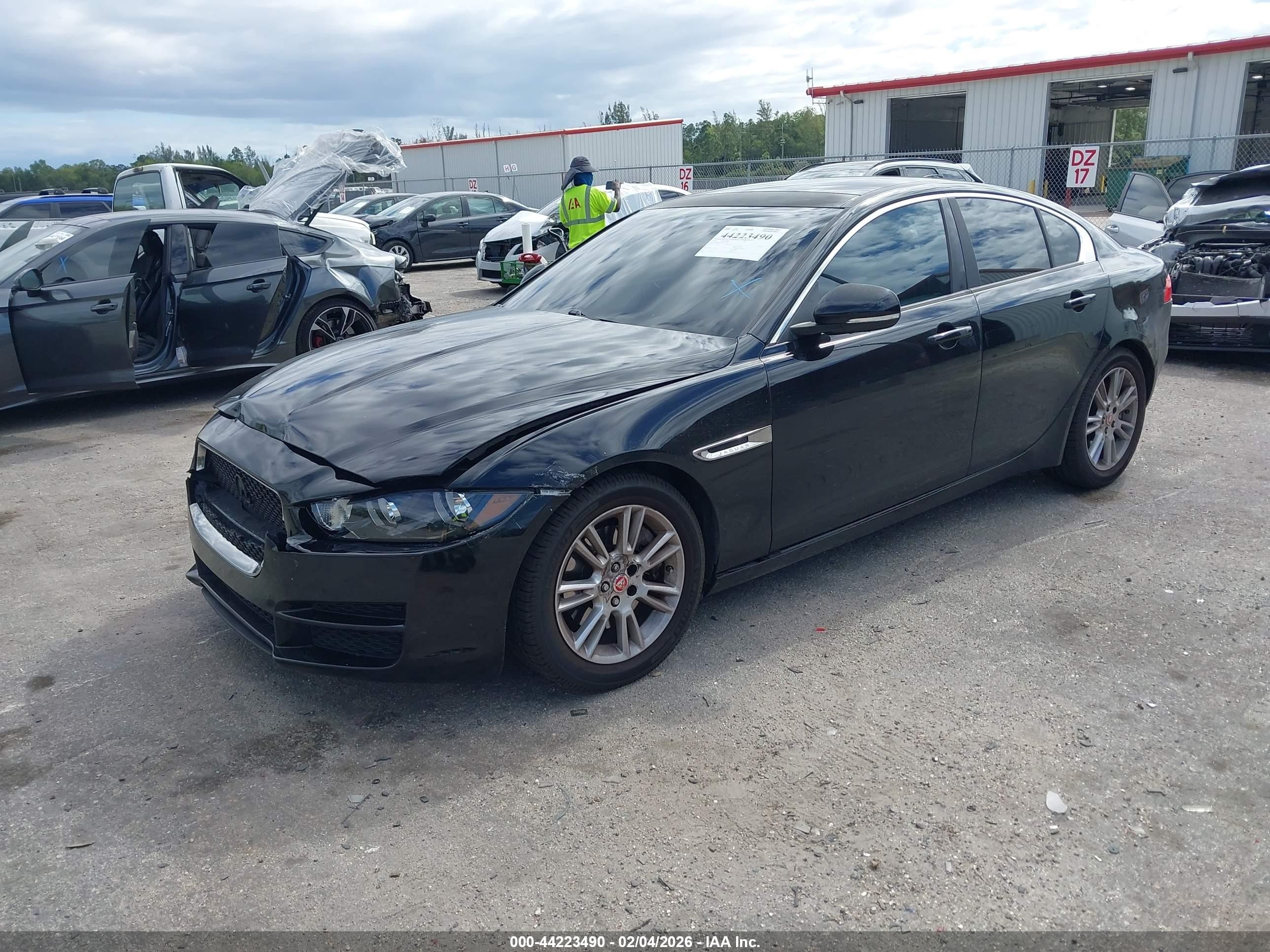 2018 Jaguar Xe 25t Premium Черный vin: SAJAD4FX4JCP31701