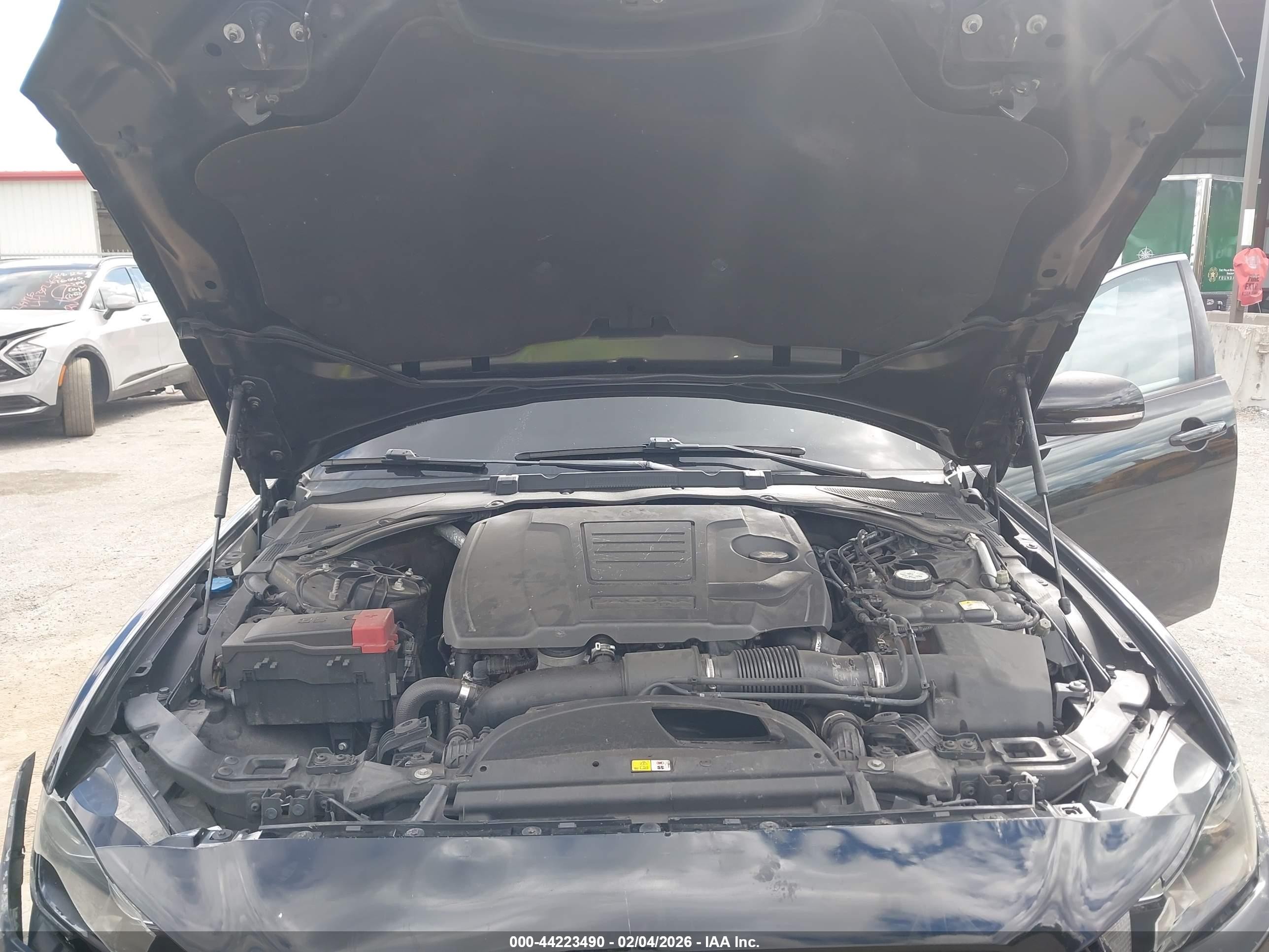 2018 Jaguar Xe 25t Premium Черный vin: SAJAD4FX4JCP31701