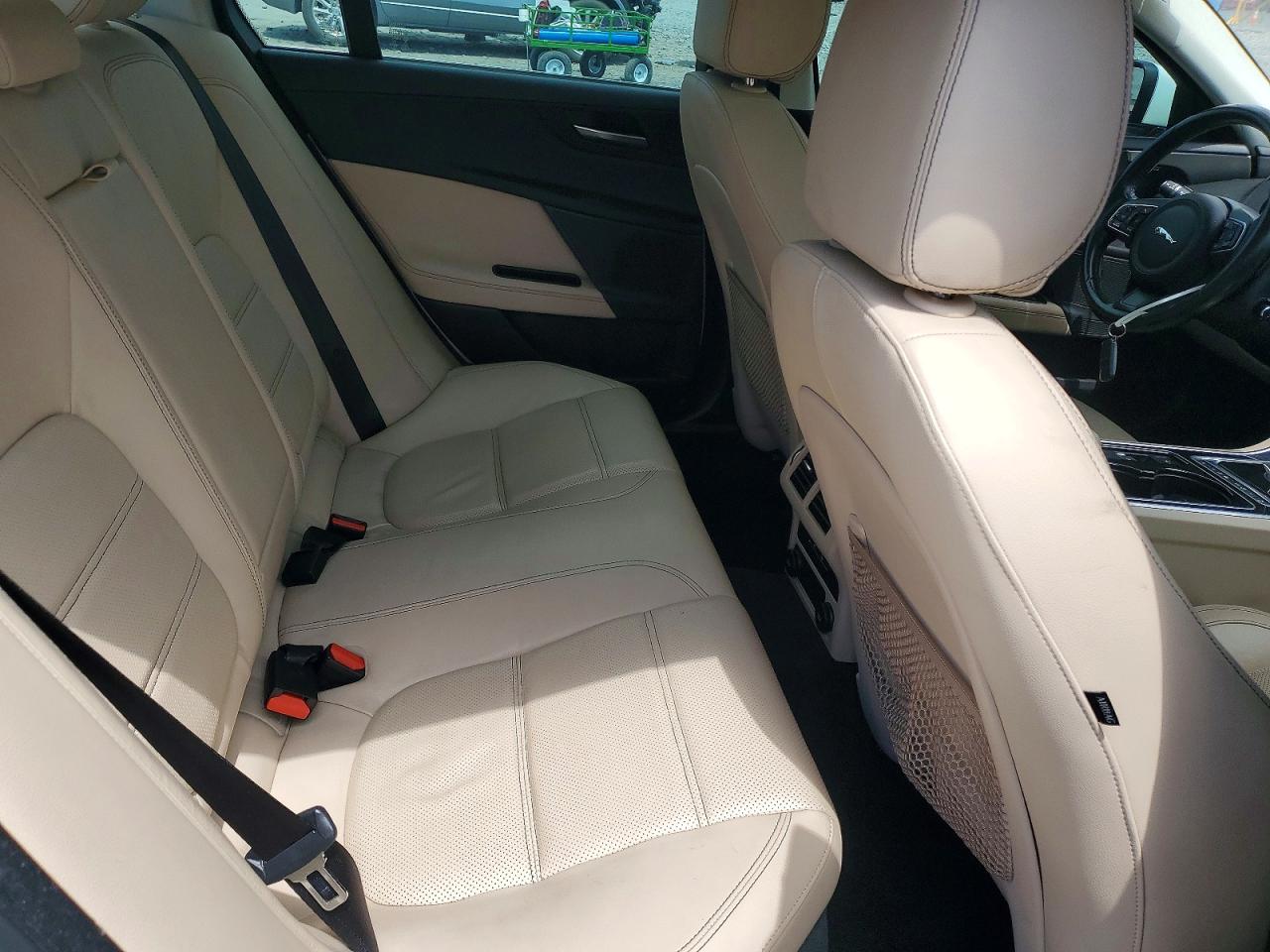2017 Jaguar Xe Prestige White vin: SAJAE4BG0HA965391