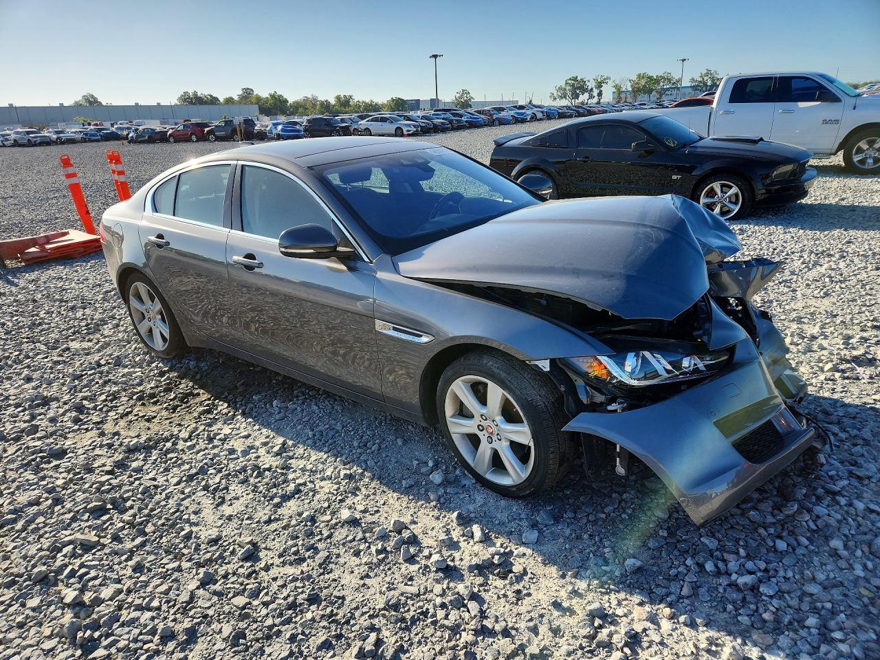 2019 Jaguar Xe Premium Gray vin: SAJAJ4FX9KCP46768