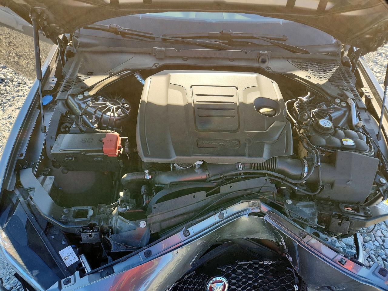 2019 Jaguar Xe Premium Gray vin: SAJAJ4FX9KCP46768