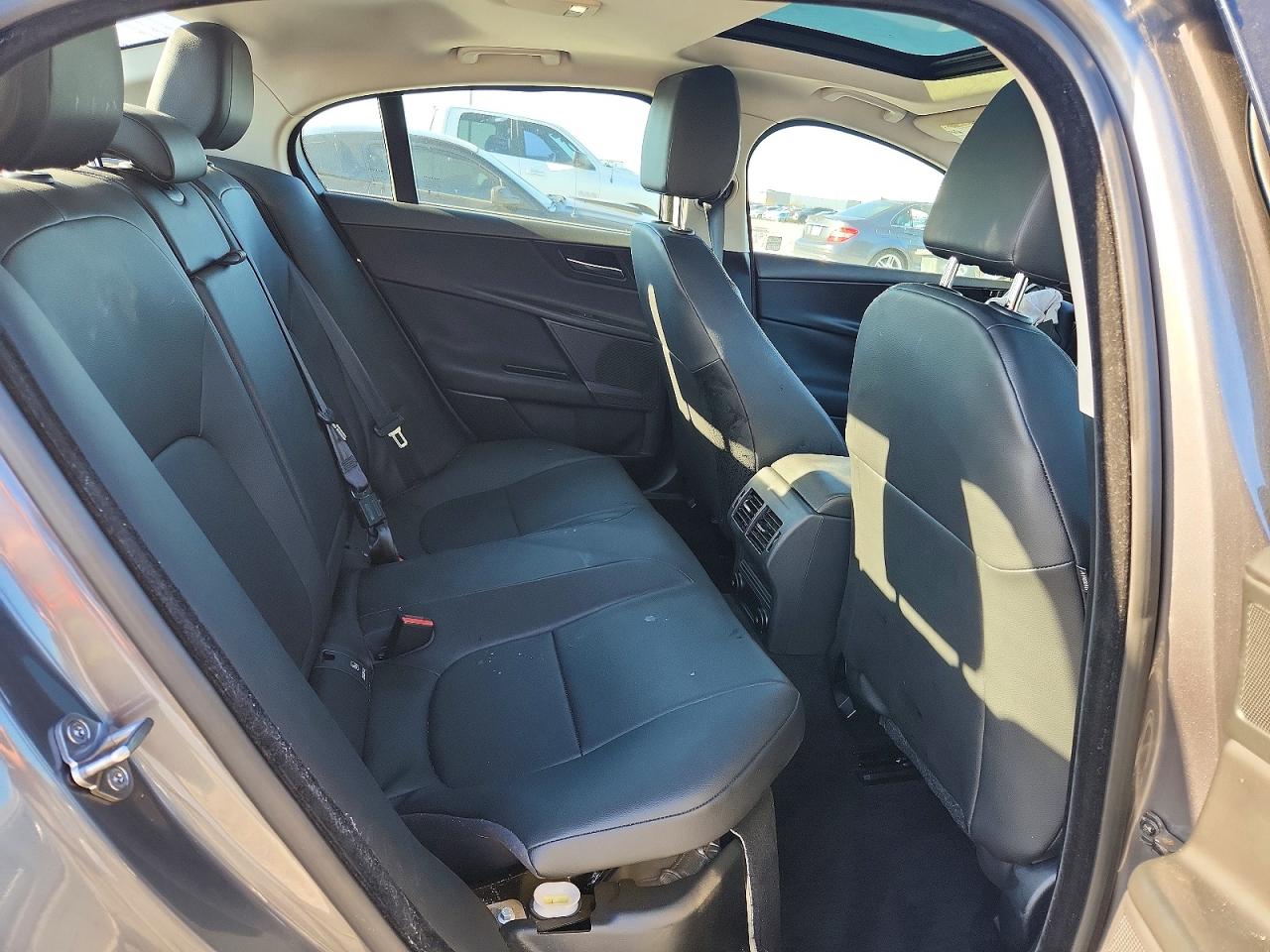 2019 Jaguar Xe Premium Gray vin: SAJAJ4FX9KCP46768