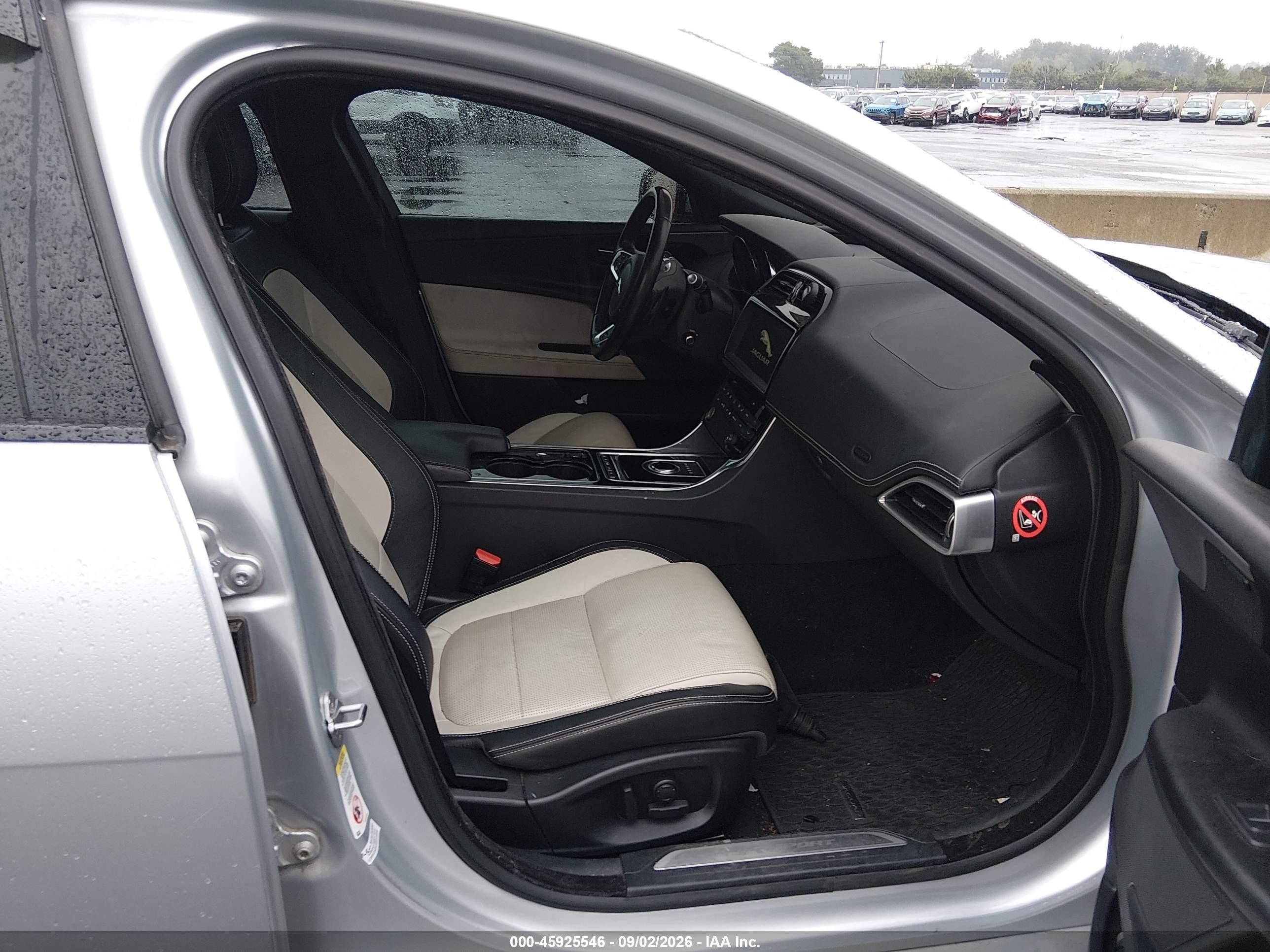 2017 Jaguar Xe 20d R-sport Silver vin: SAJAL4BN9HA951154