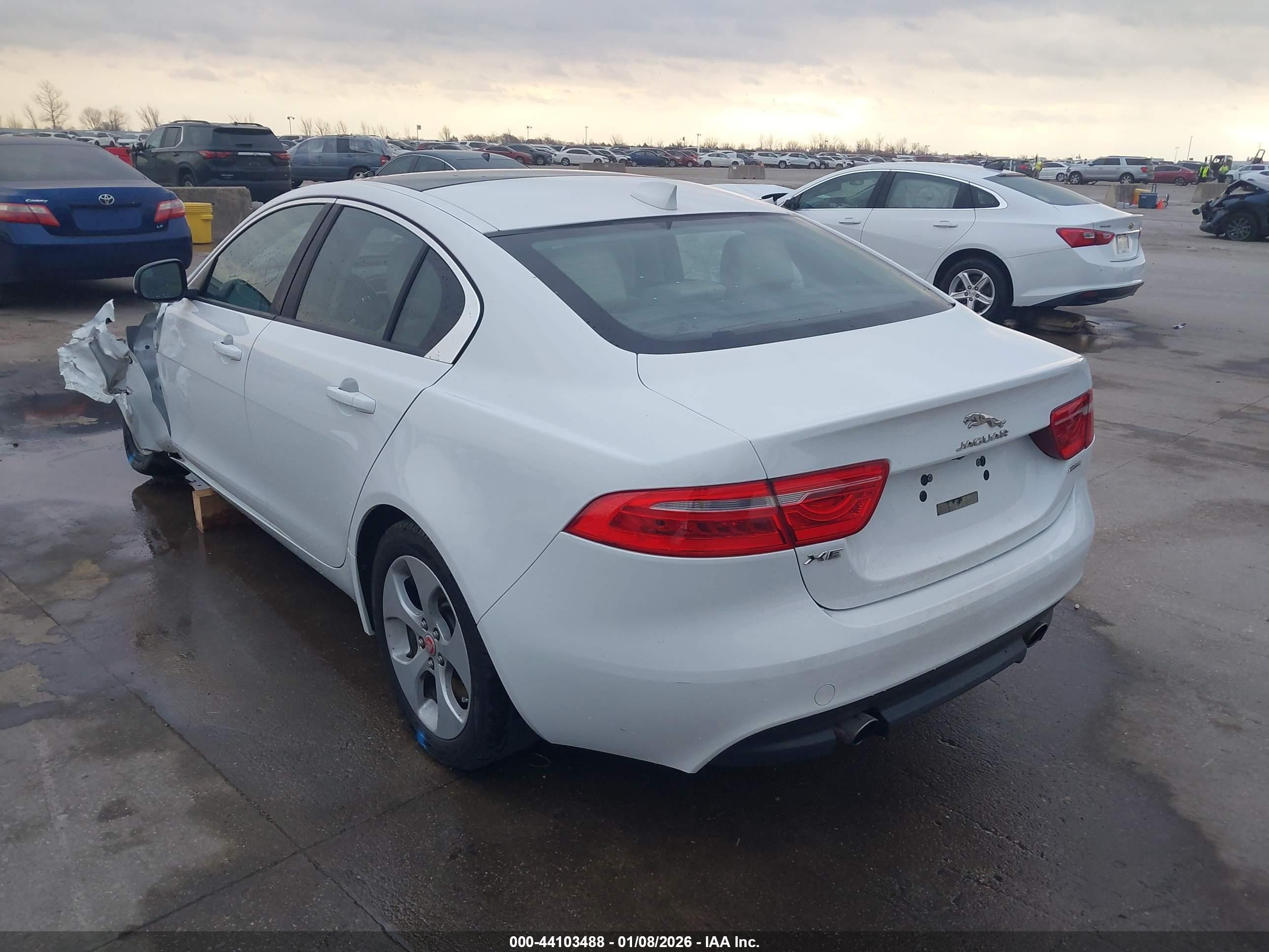 2017 Jaguar Xe 25t Белый vin: SAJAR4BG5HA972101