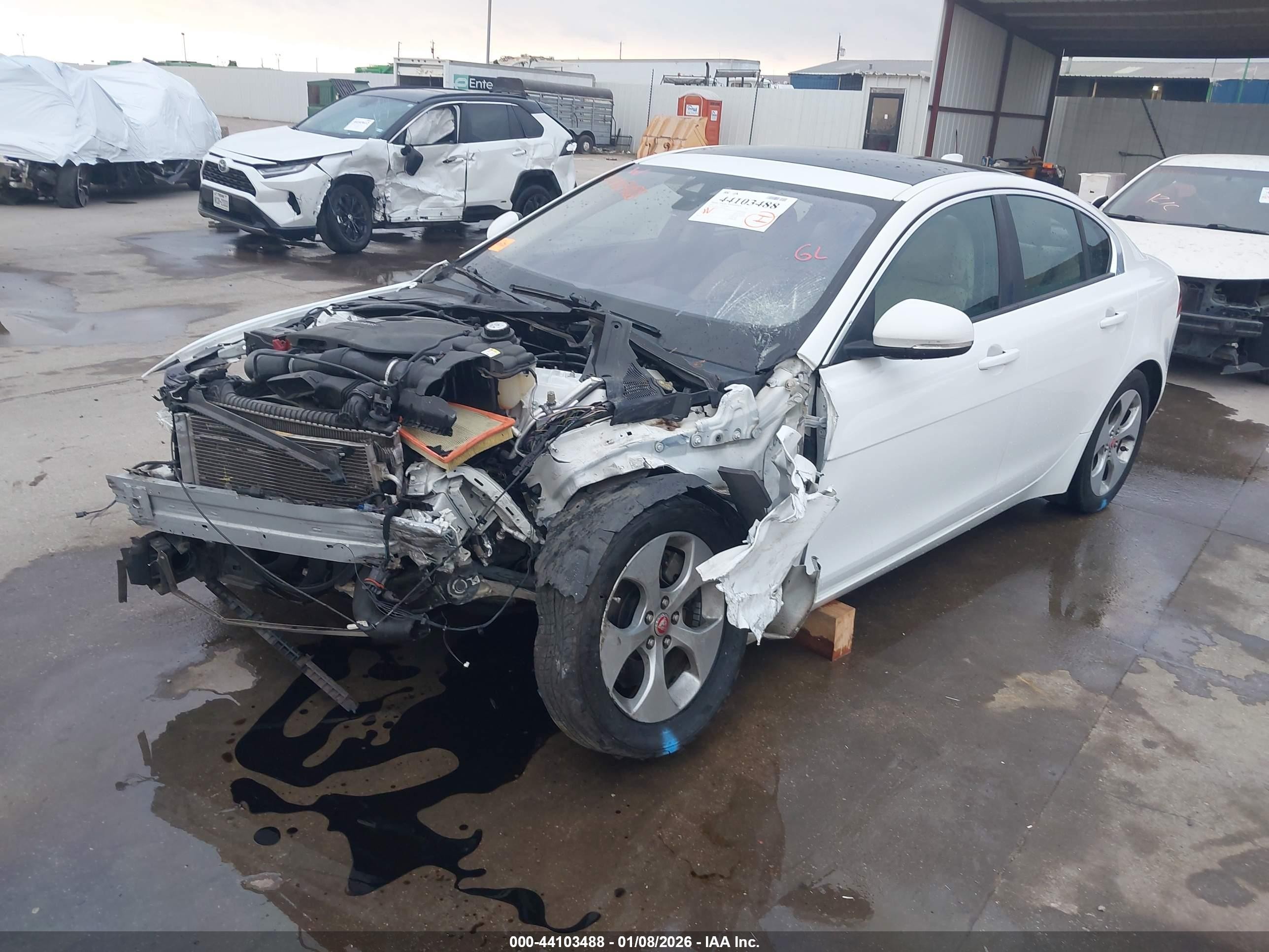 2017 Jaguar Xe 25t Белый vin: SAJAR4BG5HA972101