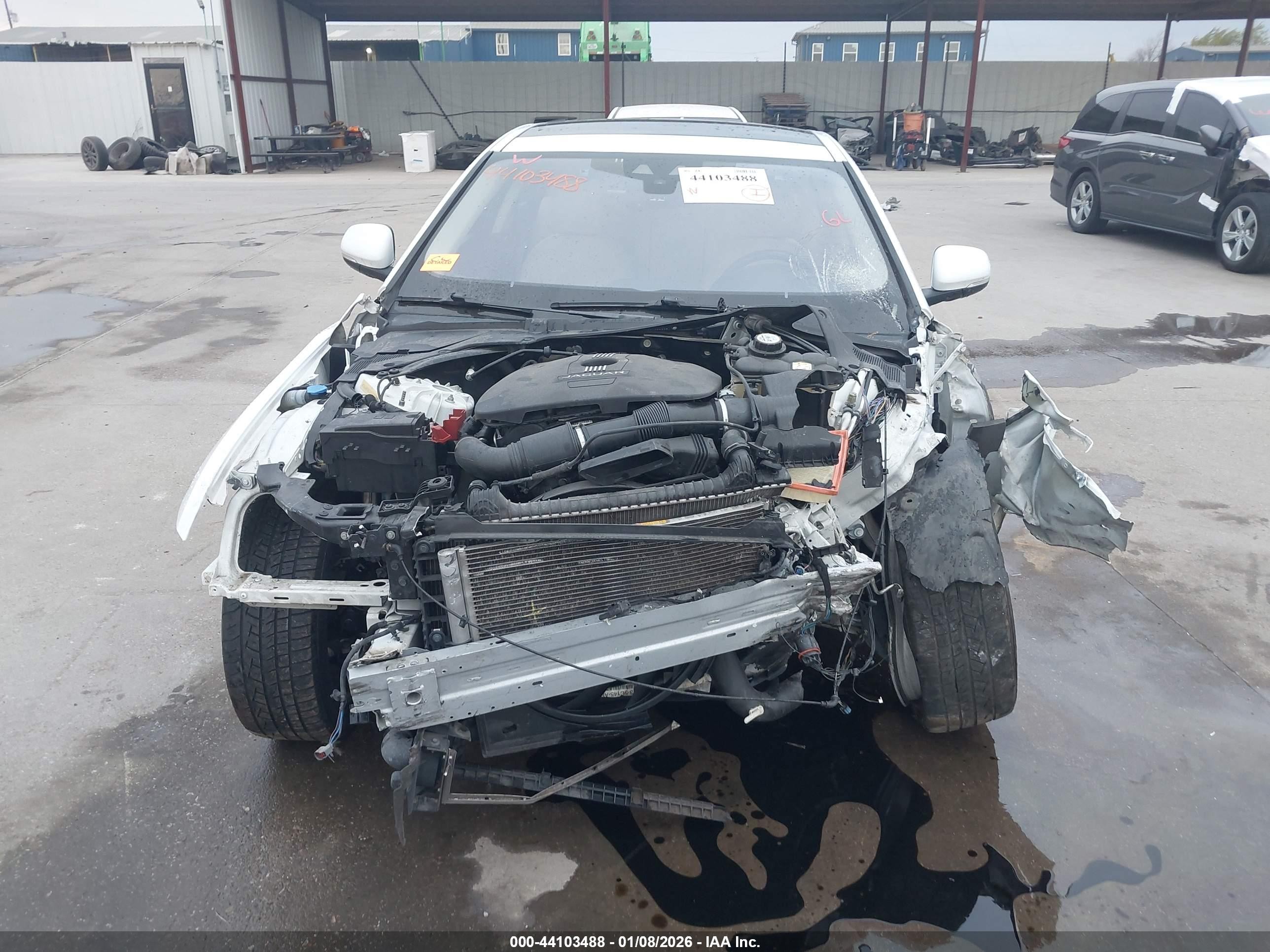 2017 Jaguar Xe 25t Белый vin: SAJAR4BG5HA972101