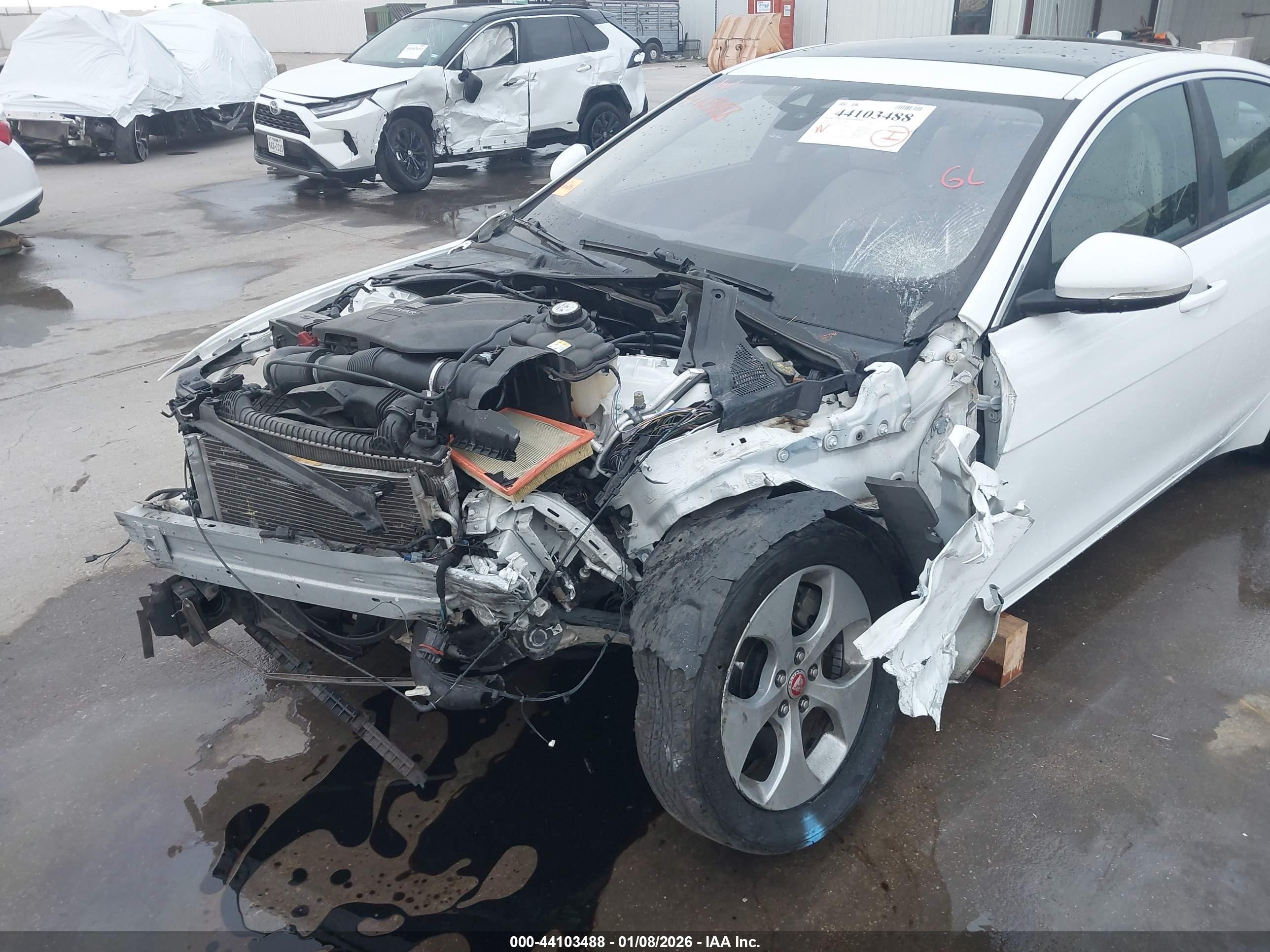 2017 Jaguar Xe 25t Белый vin: SAJAR4BG5HA972101