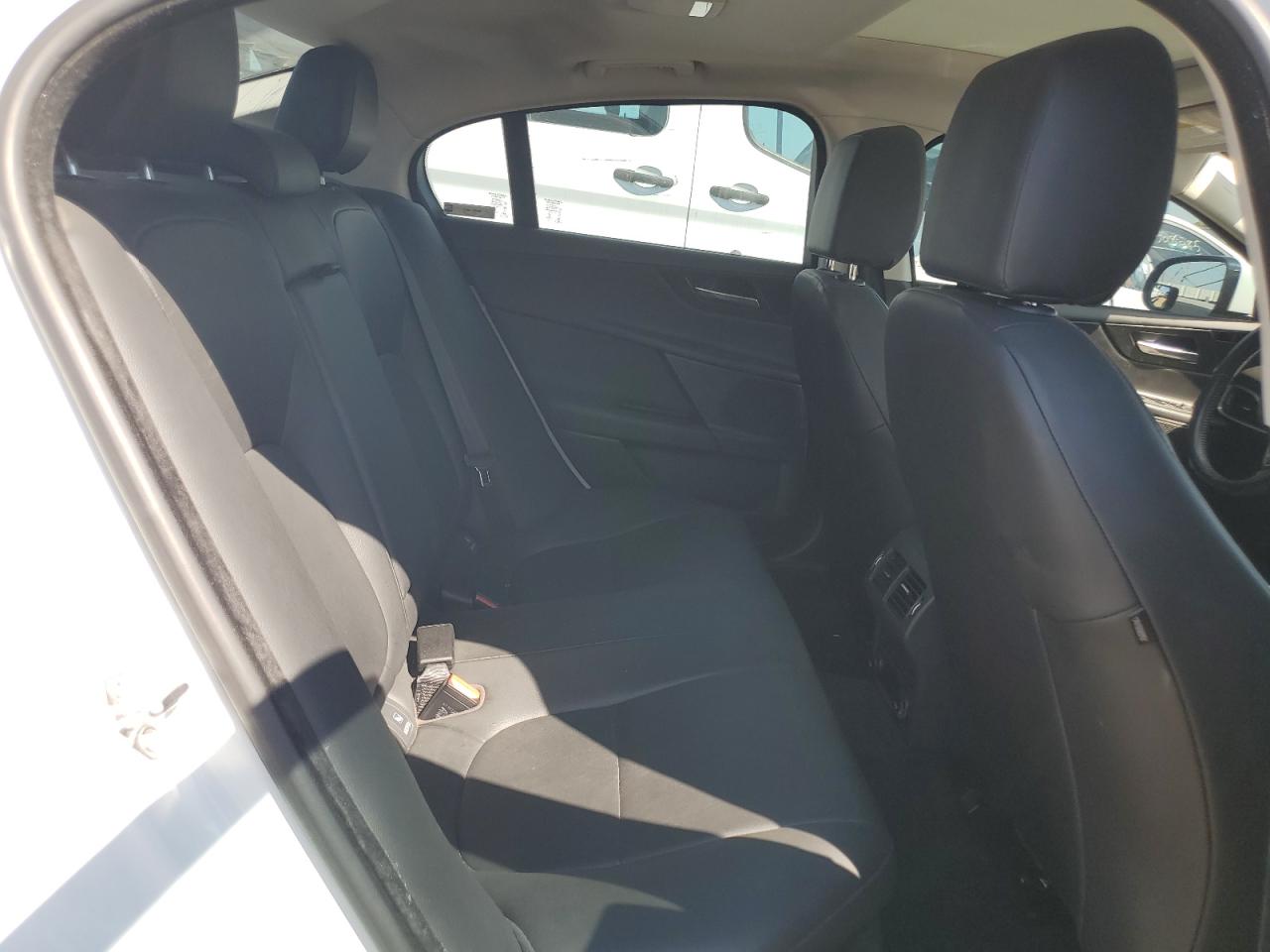 2018 Jaguar Xe White vin: SAJAS4FX5JCP19501