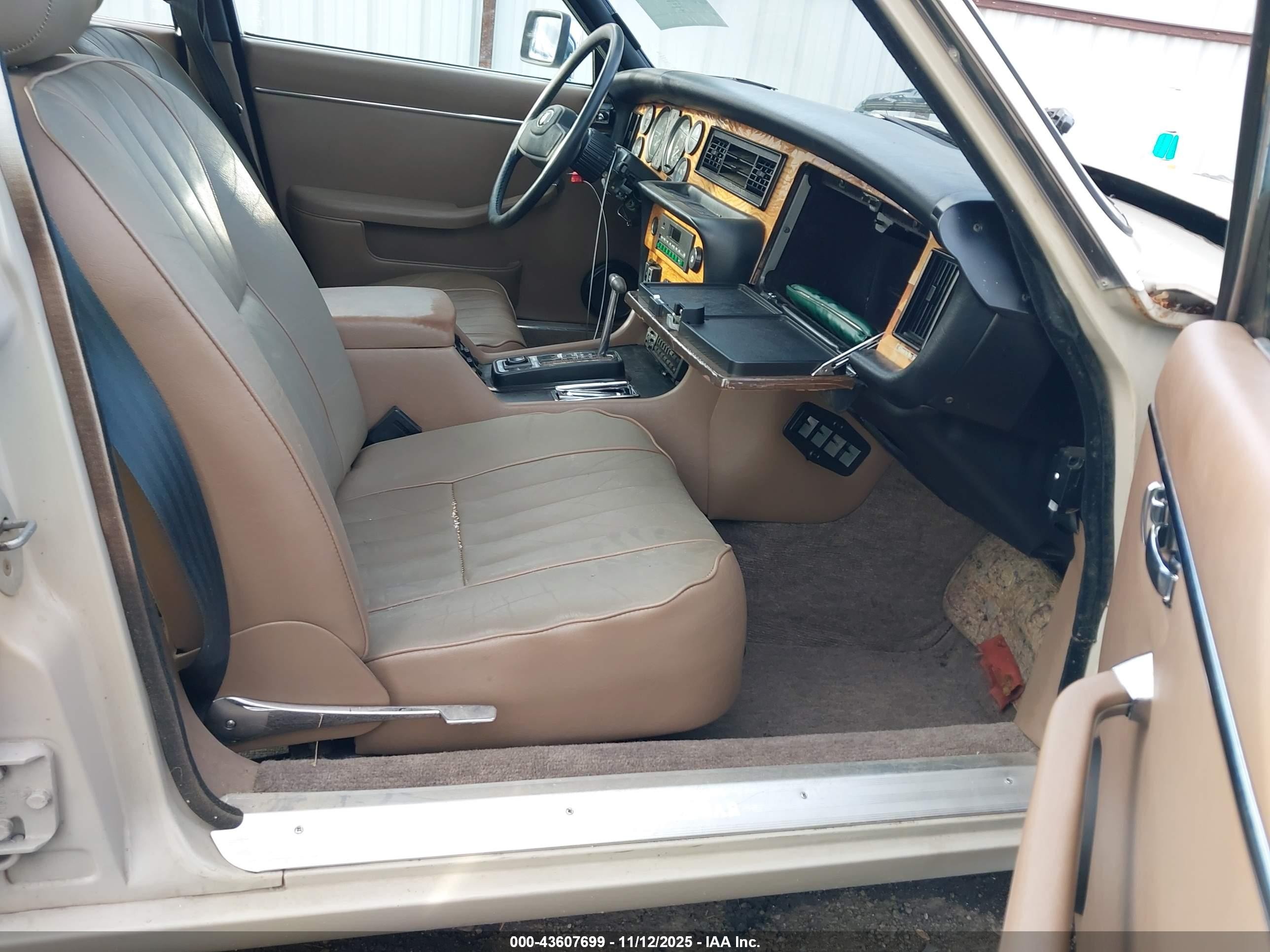 1985 Jaguar Xj6   White vin: SAJAV1340FC394392