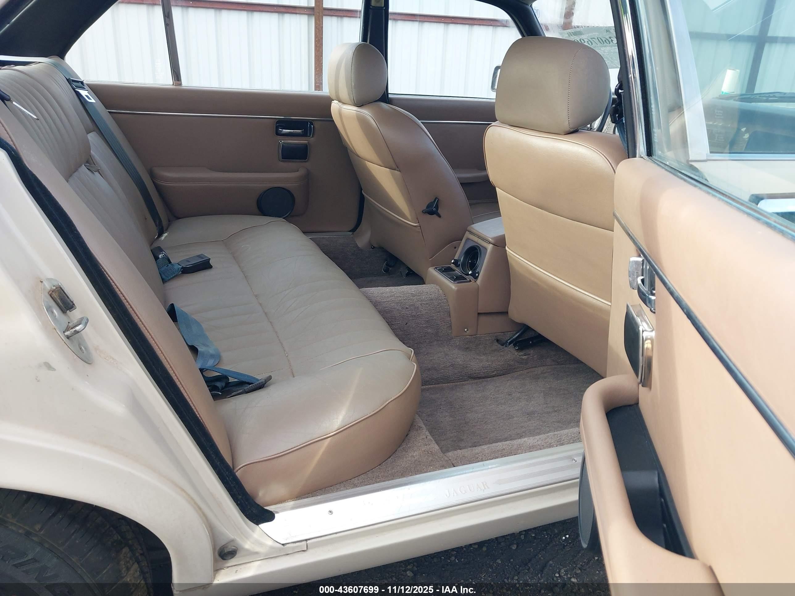 1985 Jaguar Xj6   White vin: SAJAV1340FC394392