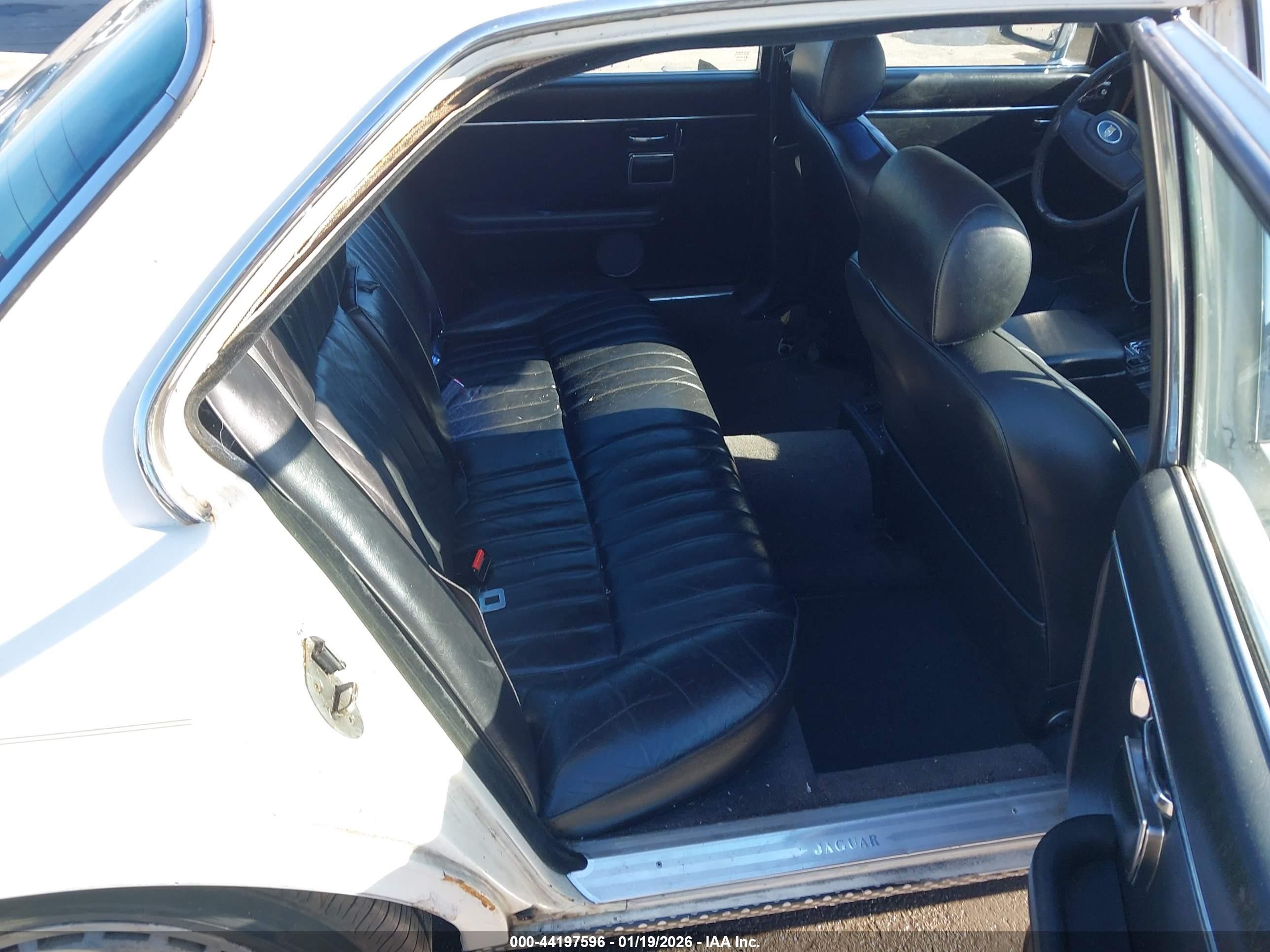 1985 Jaguar Xj6   Белый vin: SAJAV1340FC398667