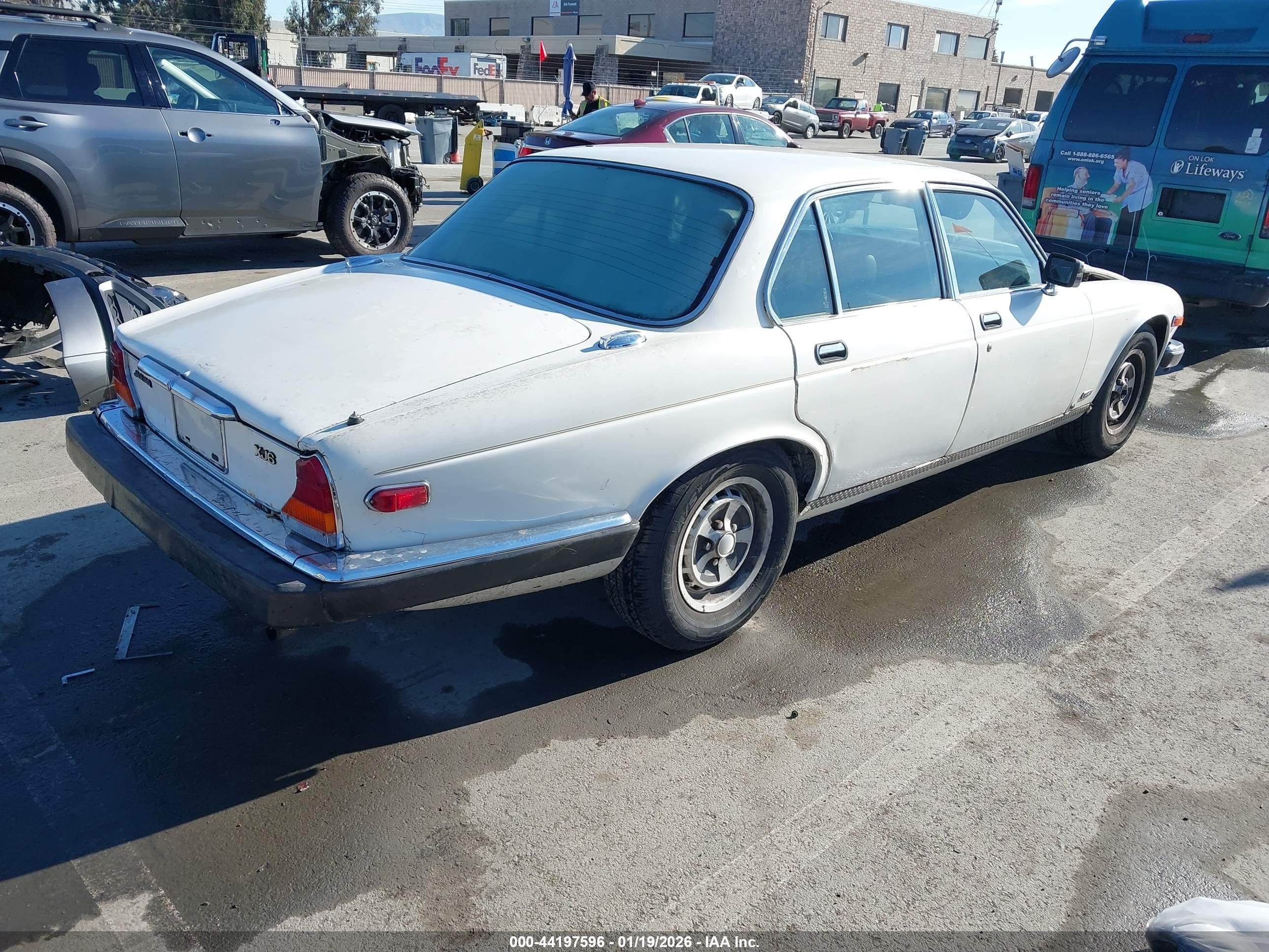 1985 Jaguar Xj6   Белый vin: SAJAV1340FC398667