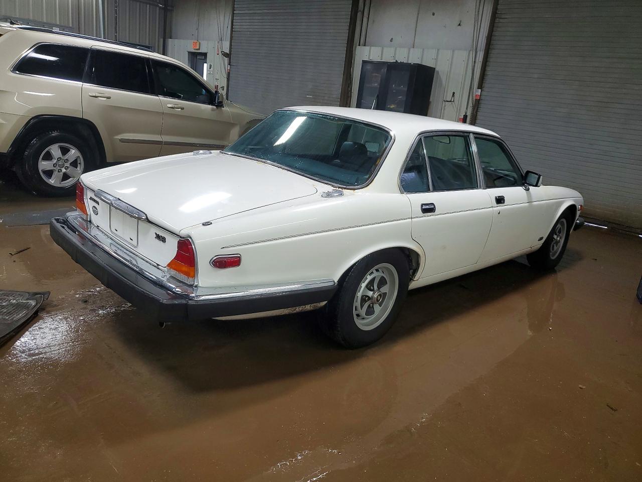 1985 Jaguar Xj6 White vin: SAJAV1343FC429376