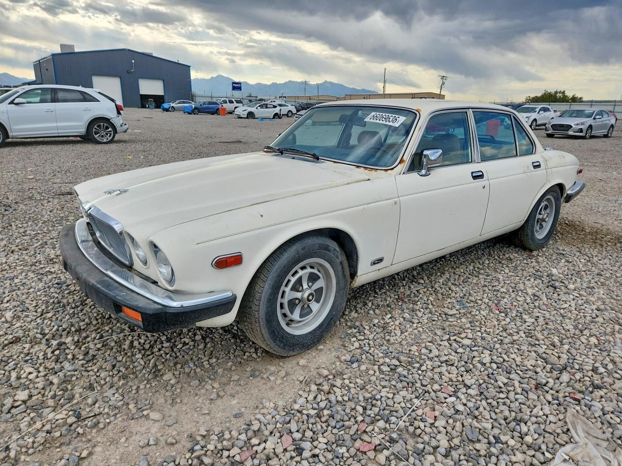 SAJAV1343GC436880