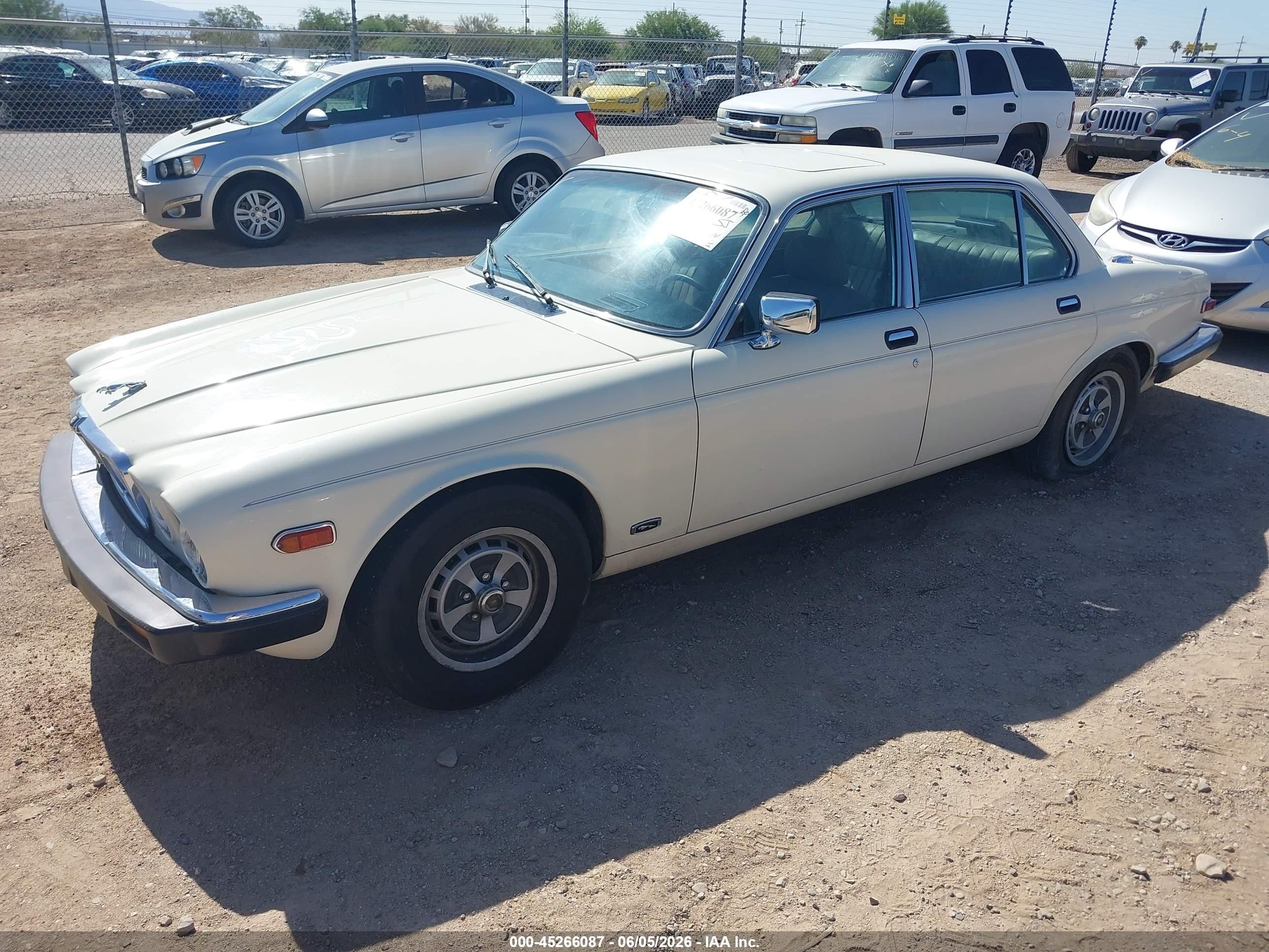 1987 Jaguar Xj6   Cream vin: SAJAV1343HC463885