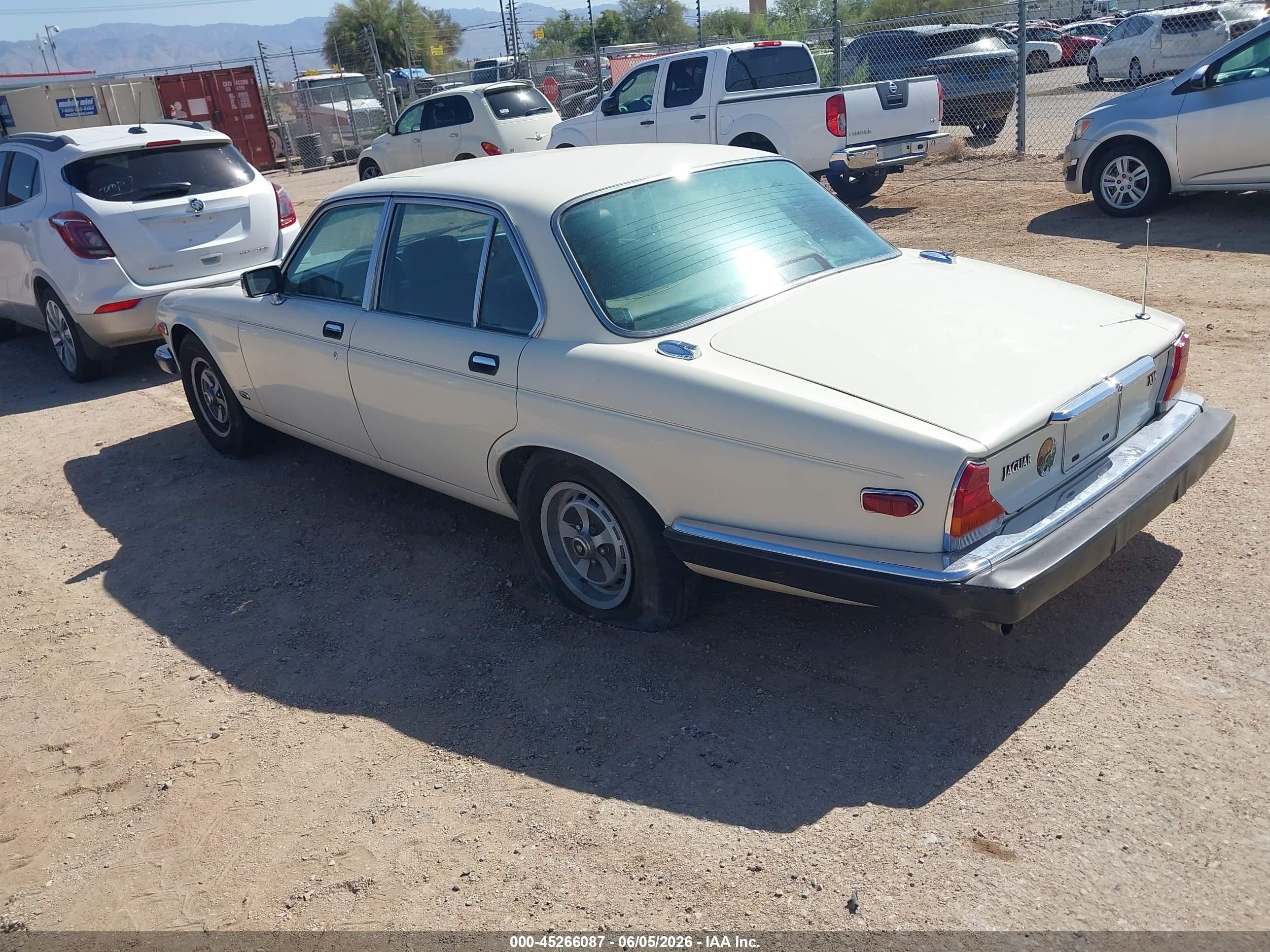 1987 Jaguar Xj6   Cream vin: SAJAV1343HC463885