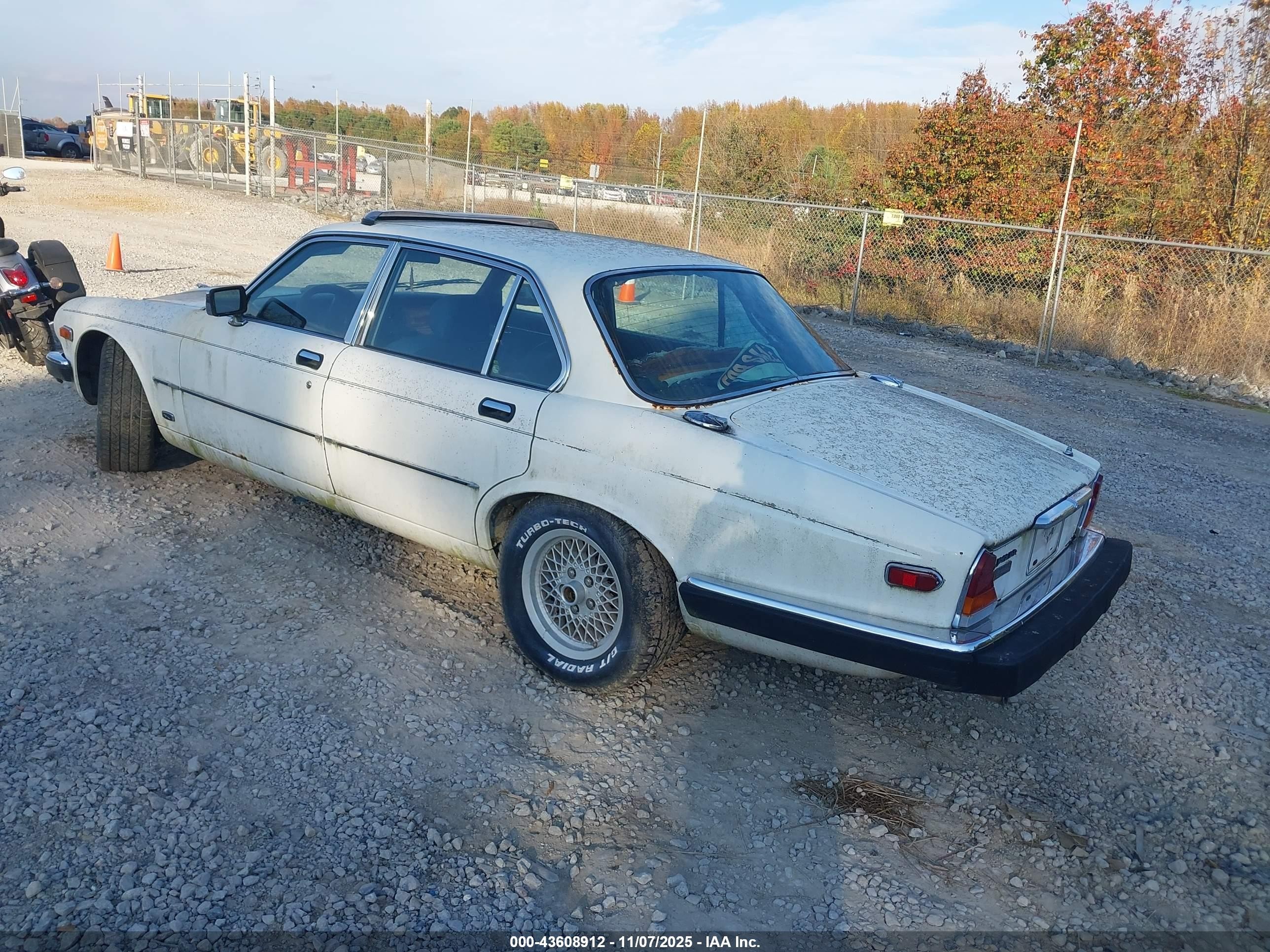 1985 Jaguar Xj6   White vin: SAJAV1344FC430441