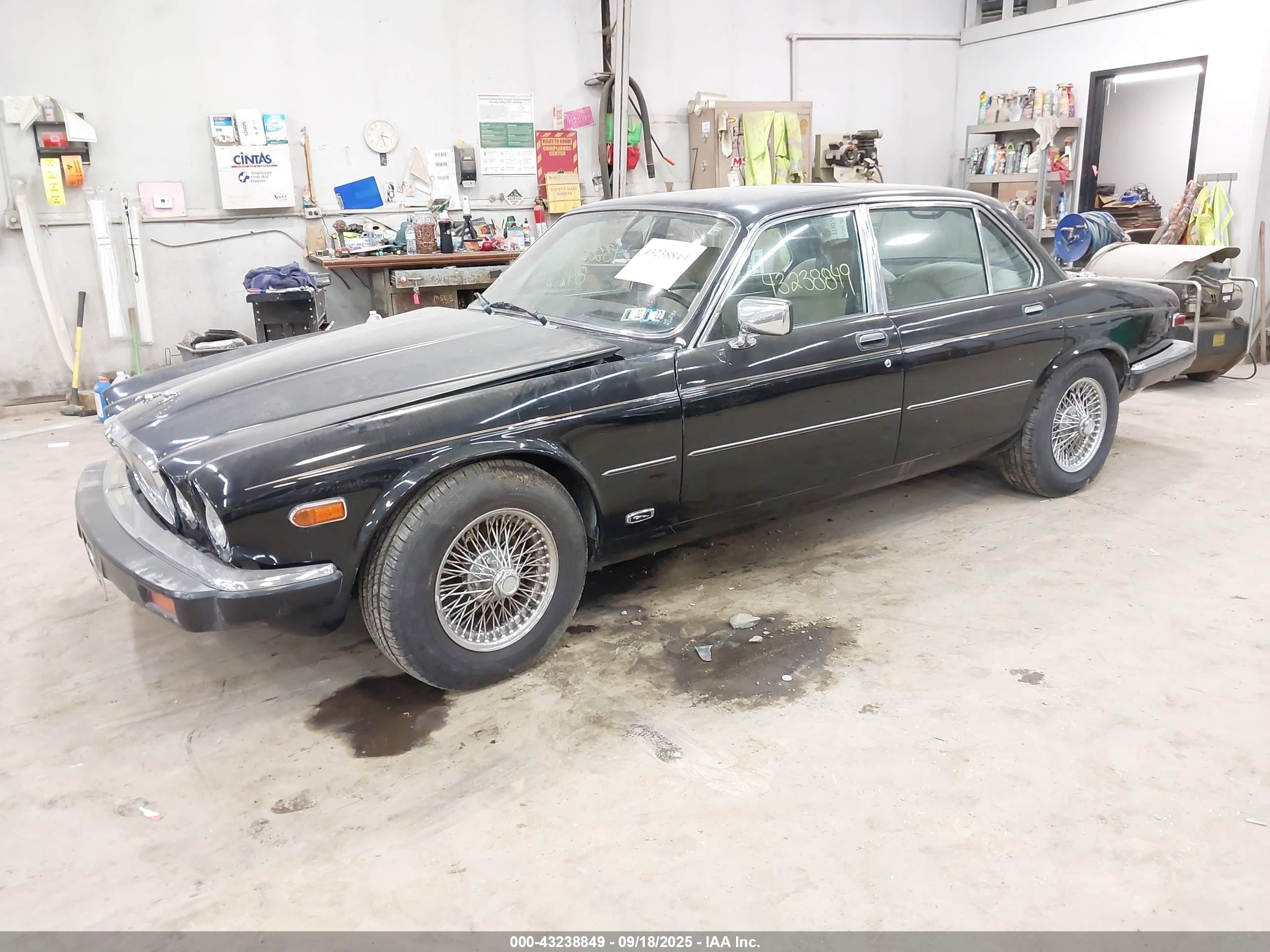 1984 Jaguar Xj6 Vanden Plas Black vin: SAJAY1343EC381772