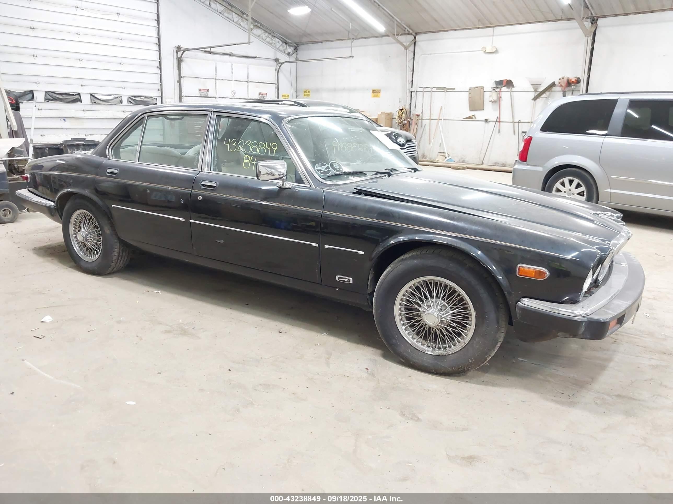 1984 Jaguar Xj6 Vanden Plas Black vin: SAJAY1343EC381772
