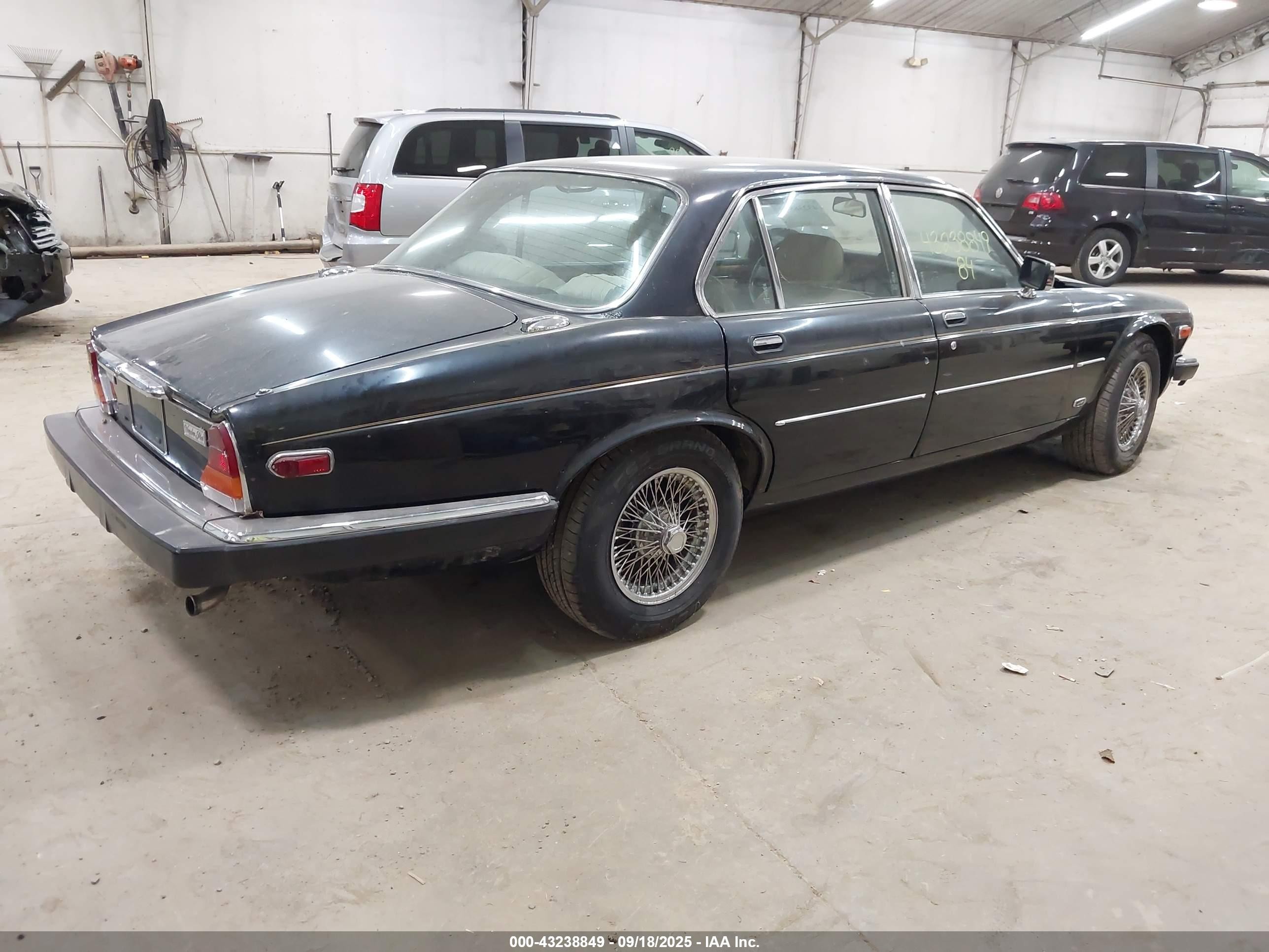 1984 Jaguar Xj6 Vanden Plas Black vin: SAJAY1343EC381772